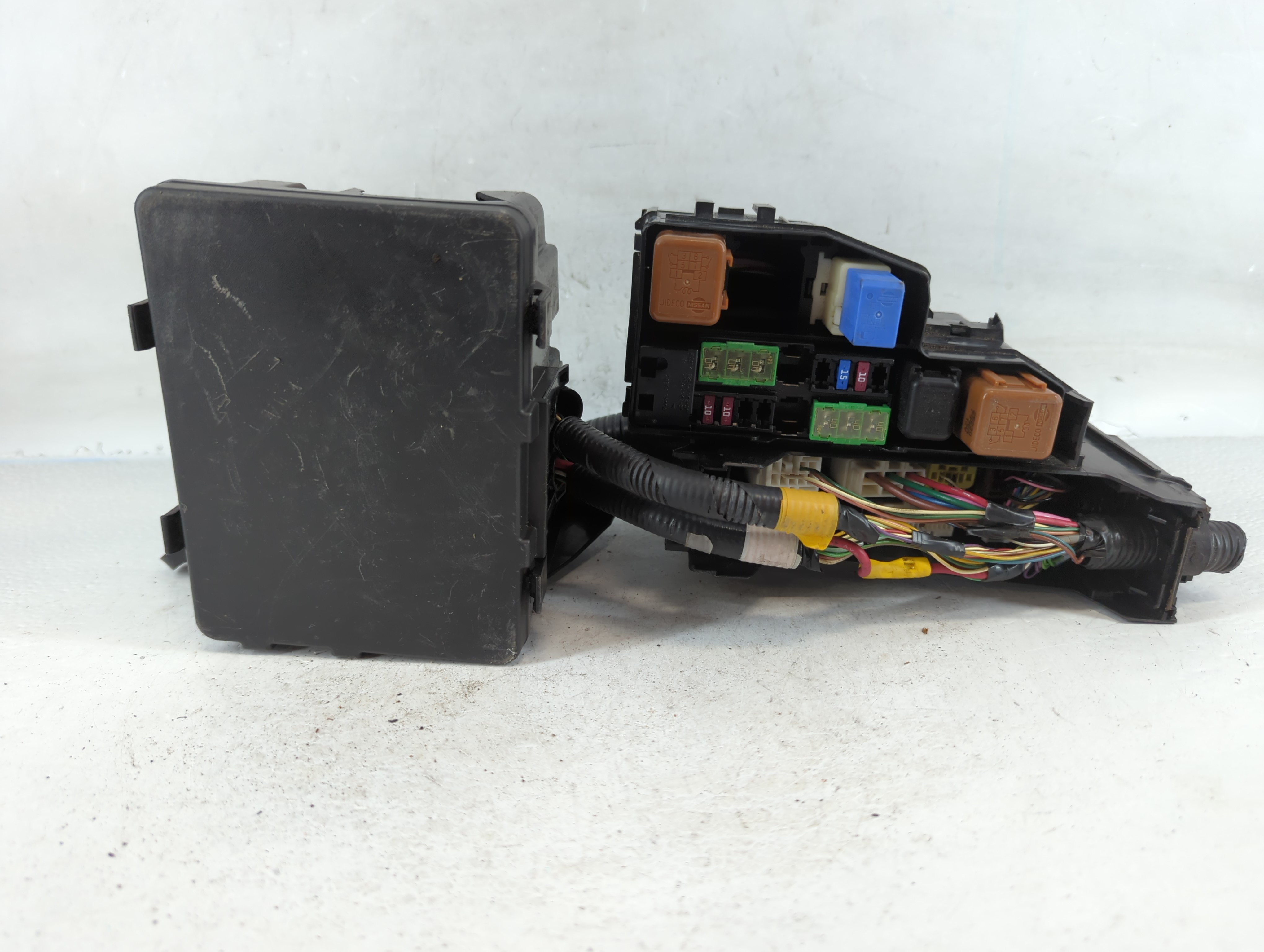 Picture of 2016-2017 Nissan Altima Fusebox Fuse Box Relay Module 7254-5763-30 832655