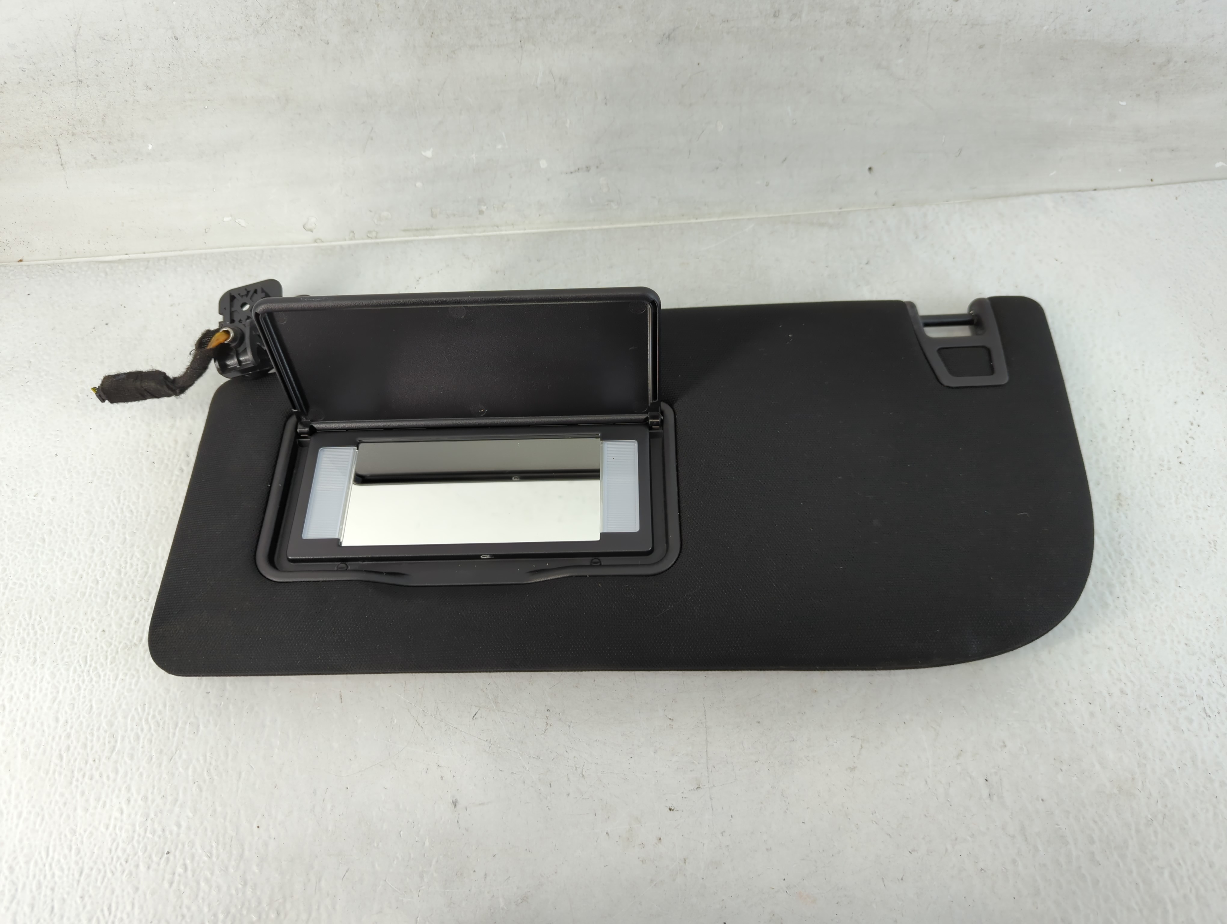 2018-2021 Ford Expedition Driver Sun Visor Mirror Left Sunvisor Black 832662 - Oemusedautoparts1.com