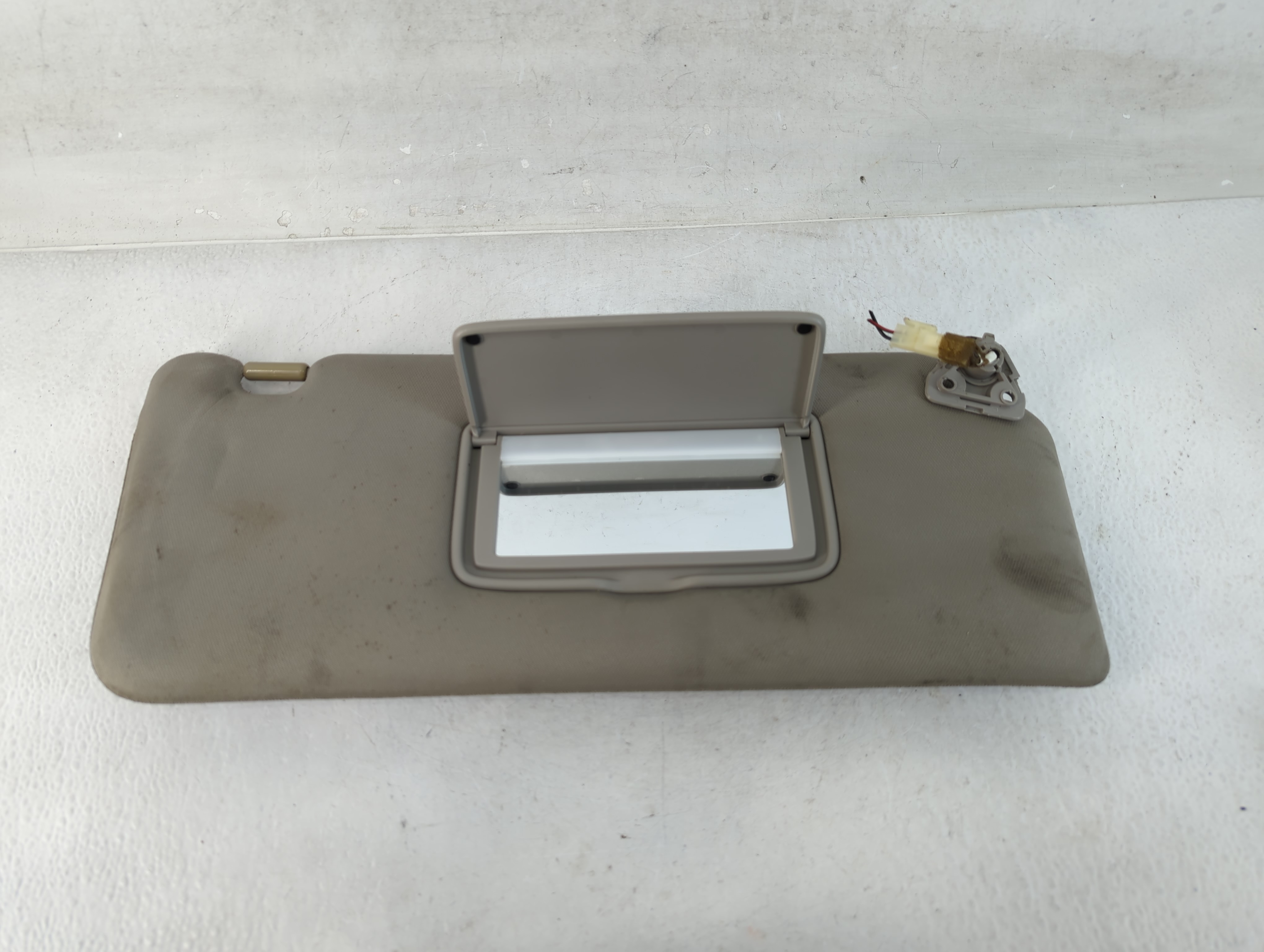 Nissan Titan Passenger Sun Visor Mirror Right Sunvisor Grey 832663 - Oemusedautoparts1.com