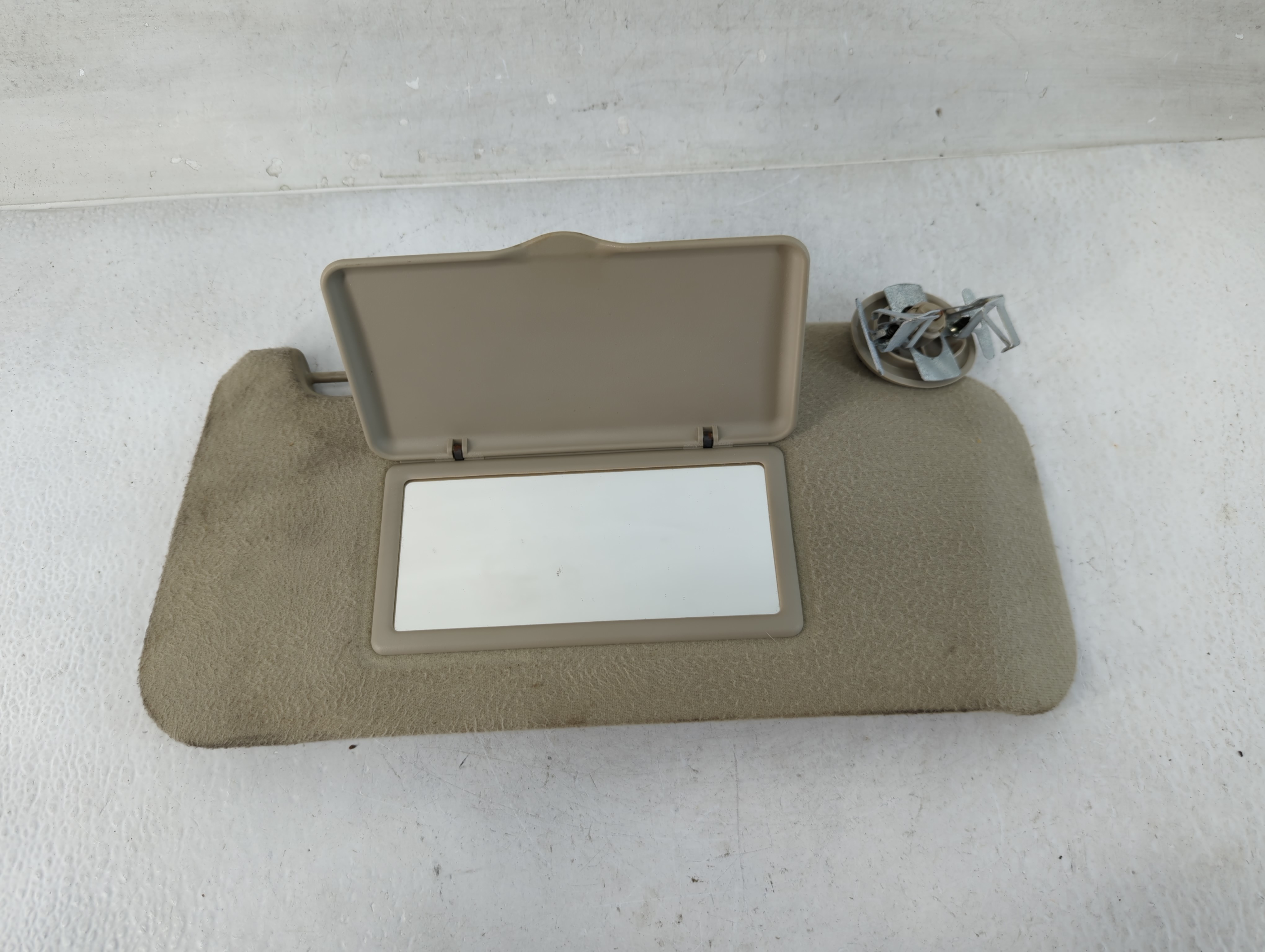 2002-2007 Saturn Vue Passenger Sun Visor Mirror Right Sunvisor Grey 832694 - Oemusedautoparts1.com