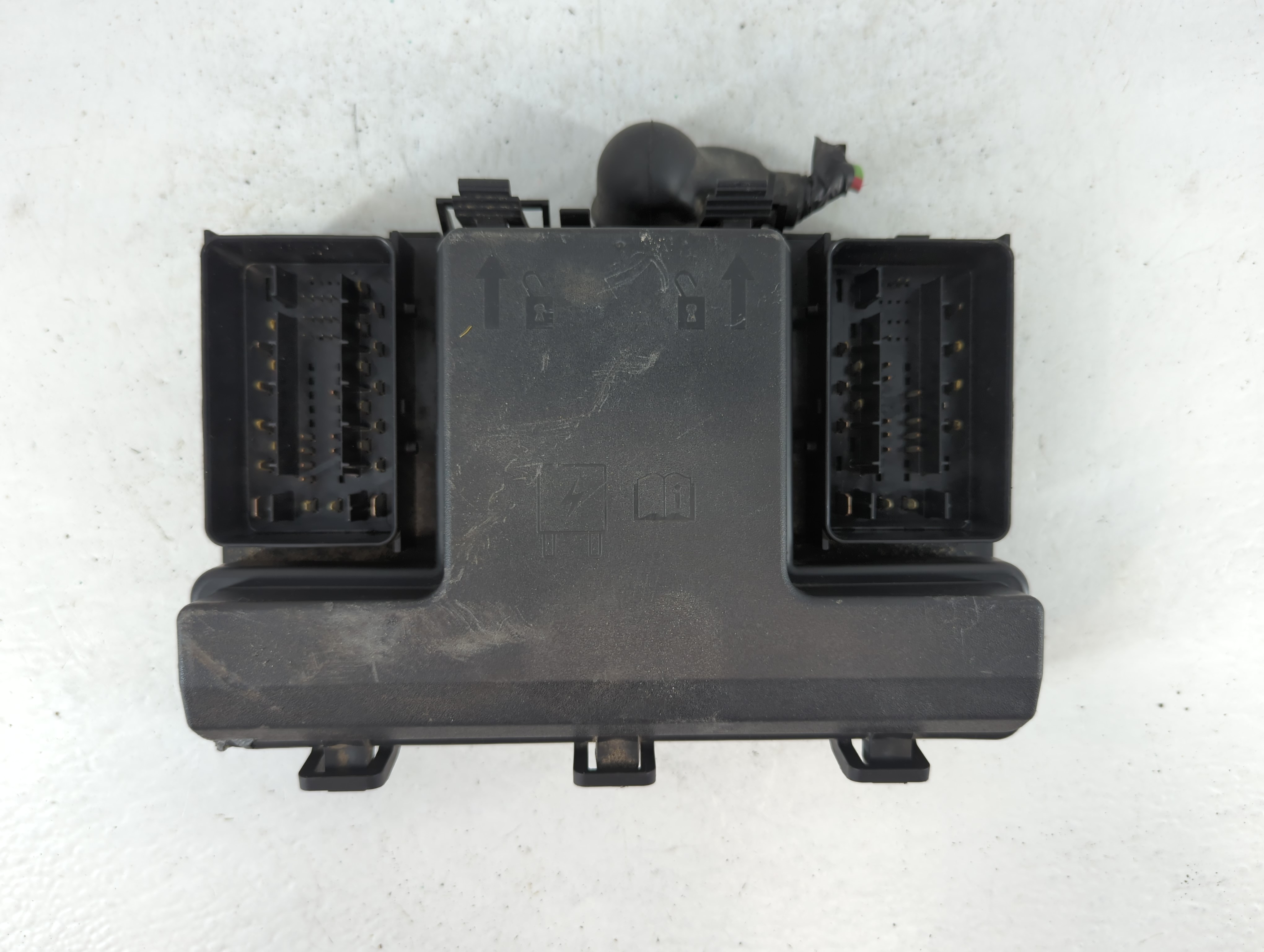 2015-2016 Ford Fusion Fusebox Fuse Box Relay Module Dg9t14a075aa 832697 - Oemusedautoparts1.com