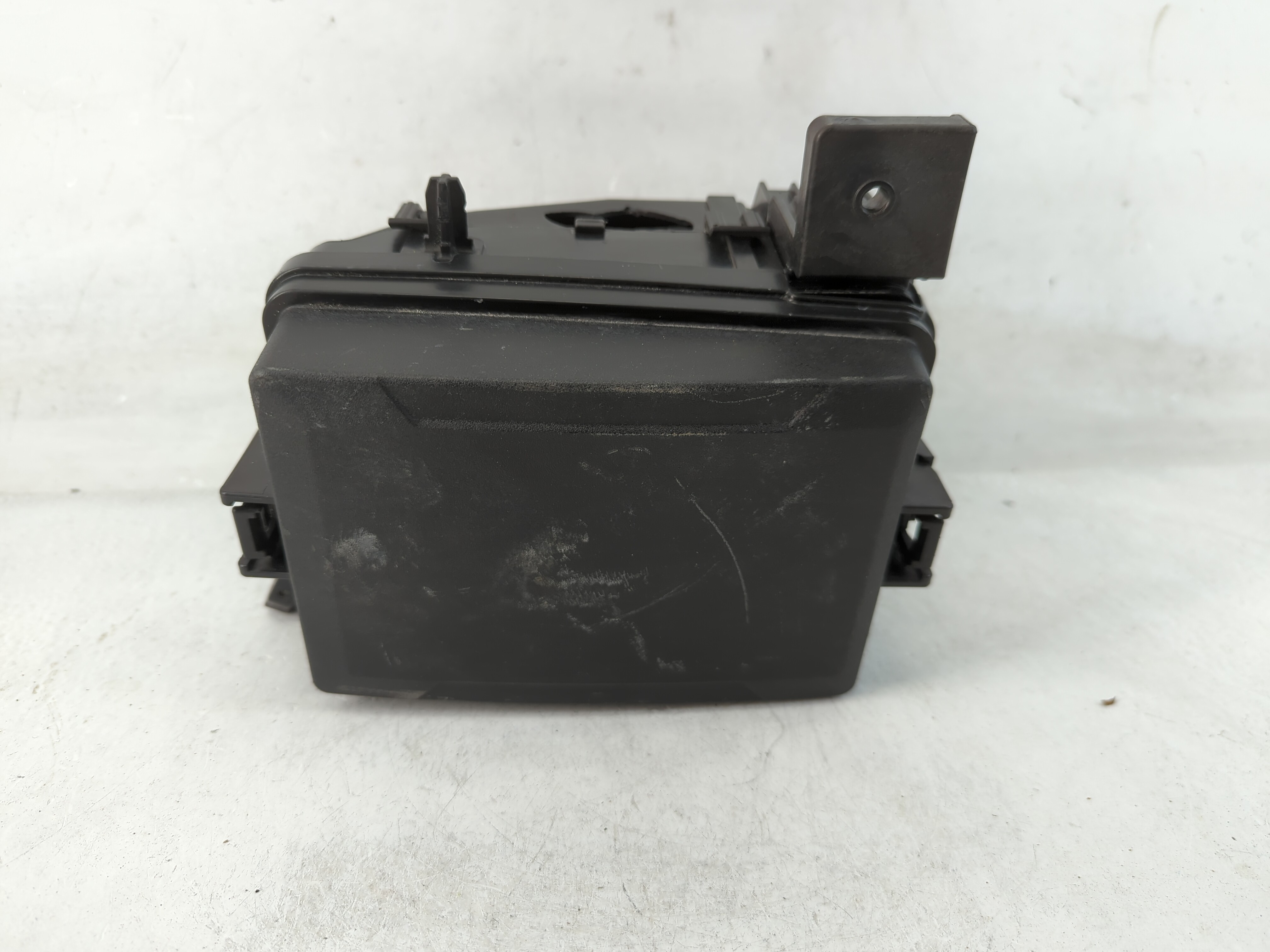 2016-2018 Jeep Grand Cherokee Fusebox Fuse Box Relay Module Tipm 832705 - Oemusedautoparts1.com