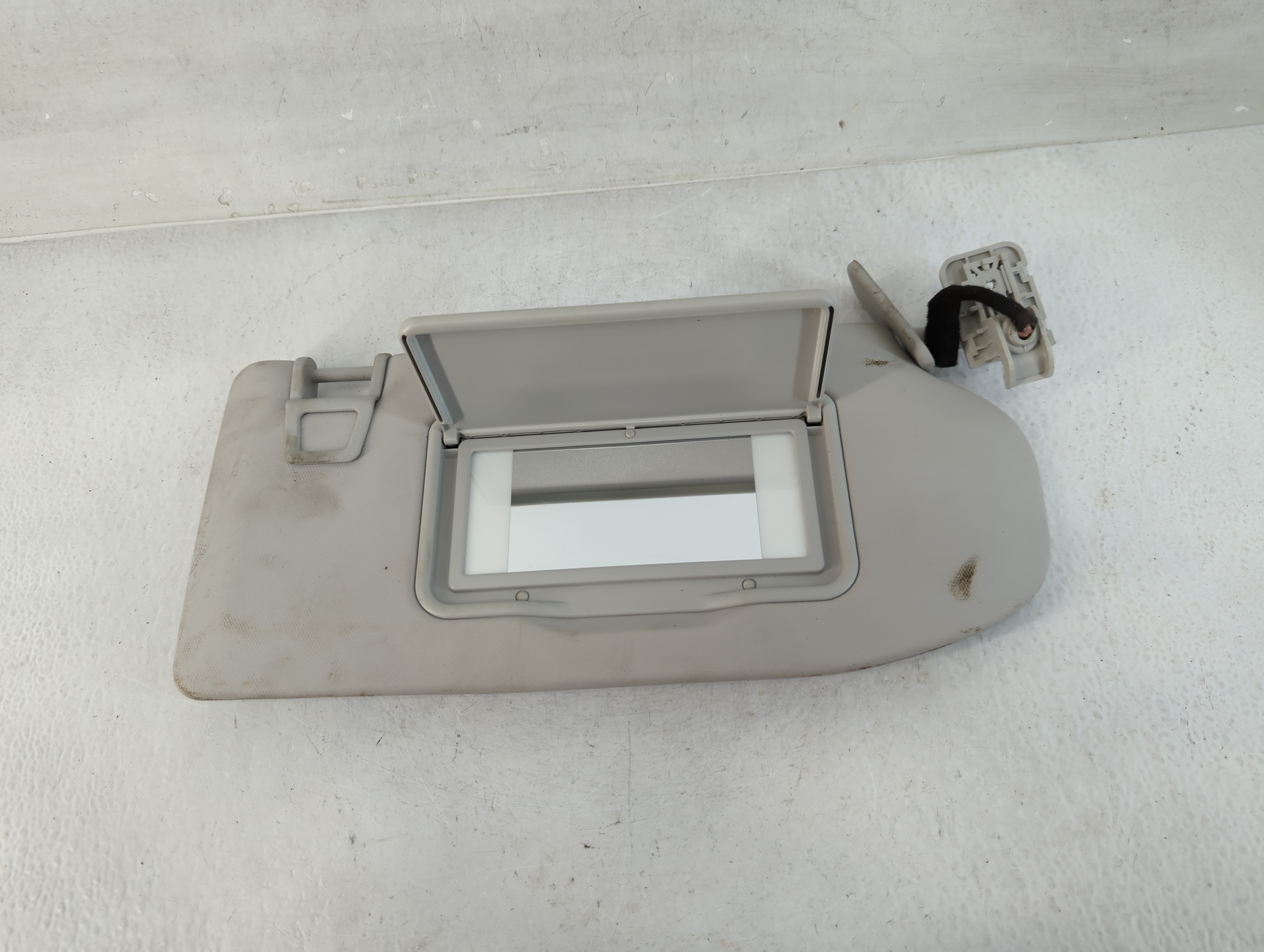 Picture of 2023 Porsche Macan Passenger Sun Visor Mirror Right Sunvisor Grey 832755