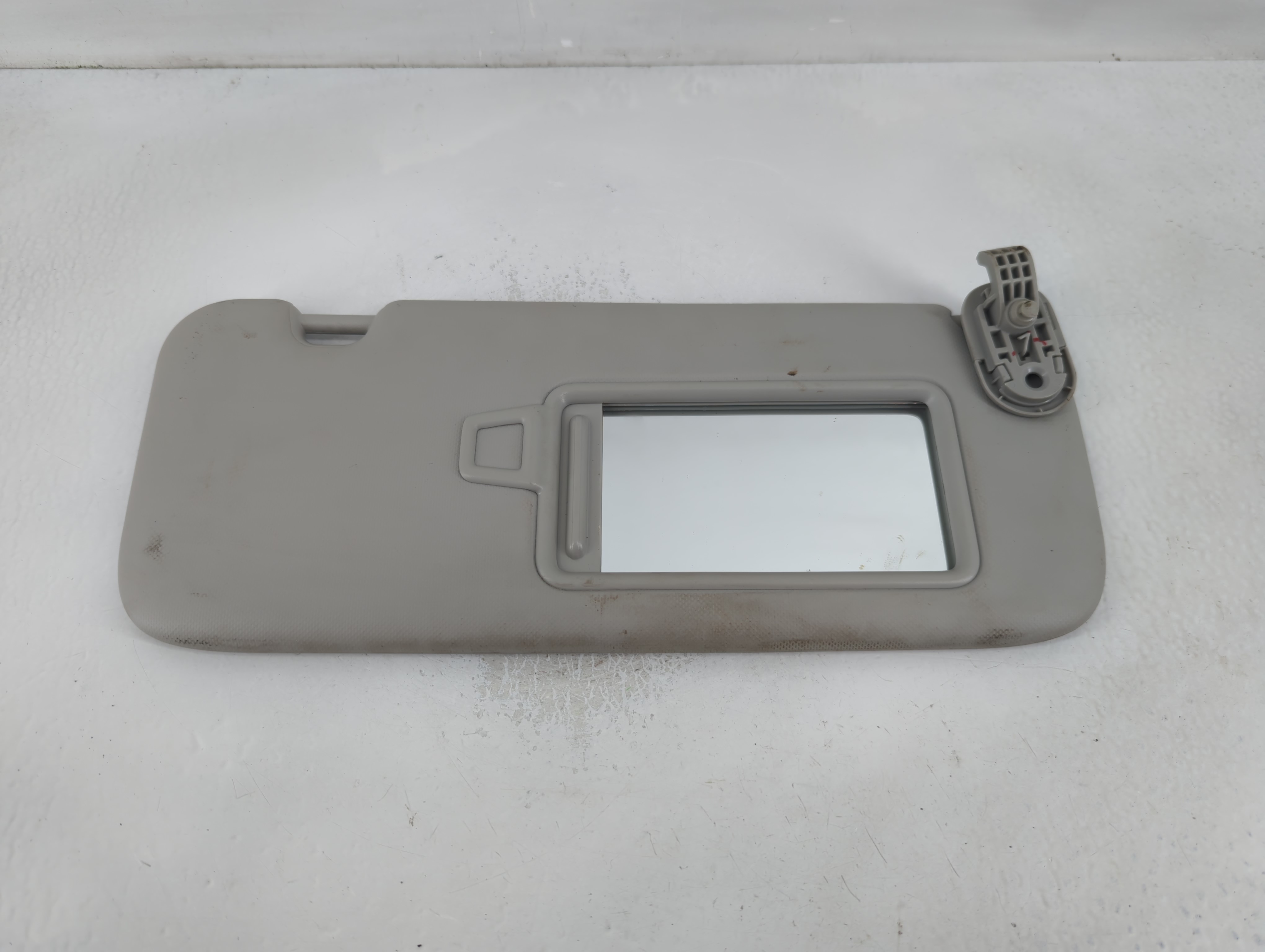 2019-2021 Kia Forte Passenger Sun Visor Mirror Right Sunvisor Pale Grey 832764 - Oemusedautoparts1.com