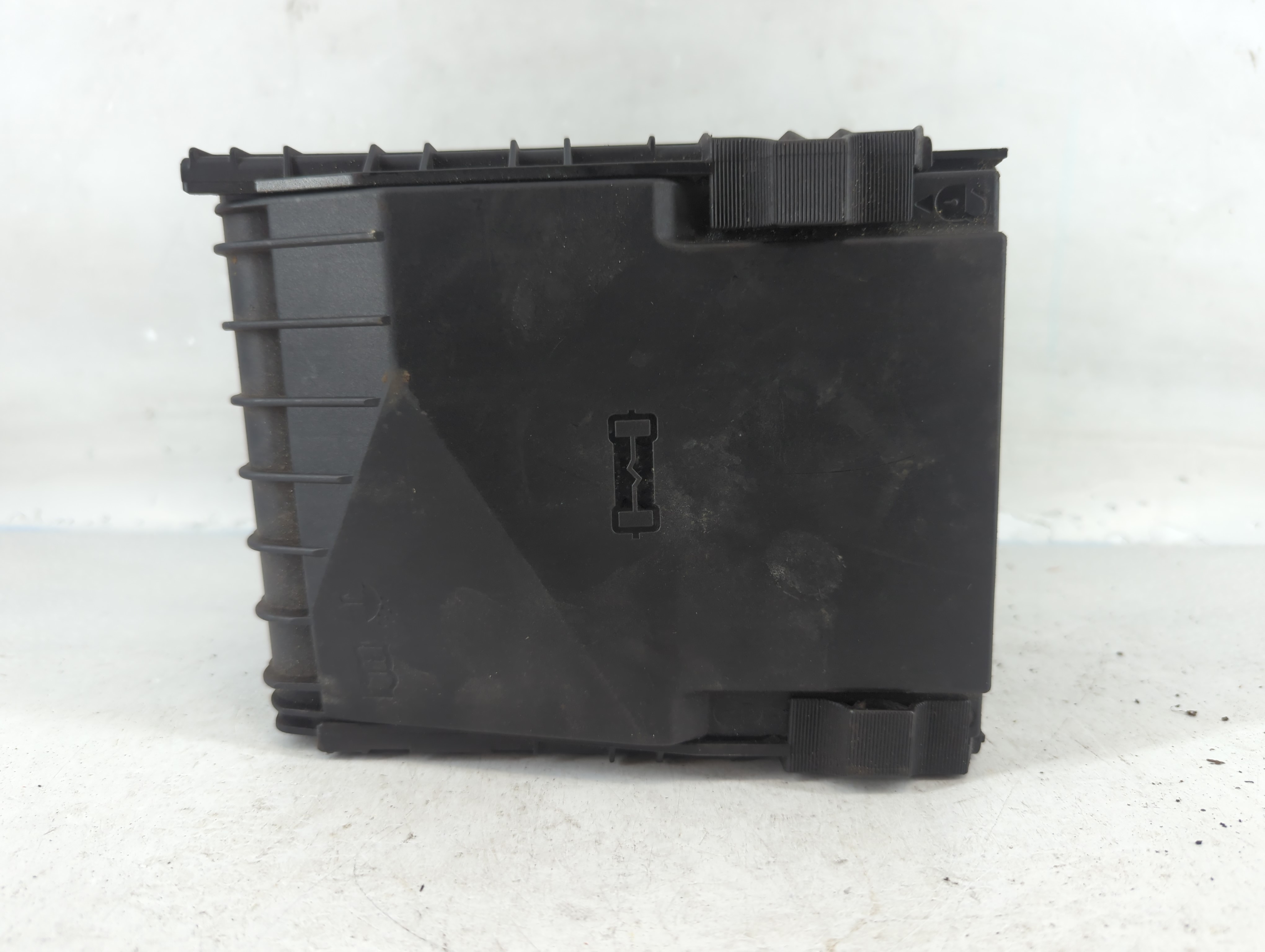 Picture of 2013-2017 Volkswagen Cc Fusebox Fuse Box Relay Module 833076