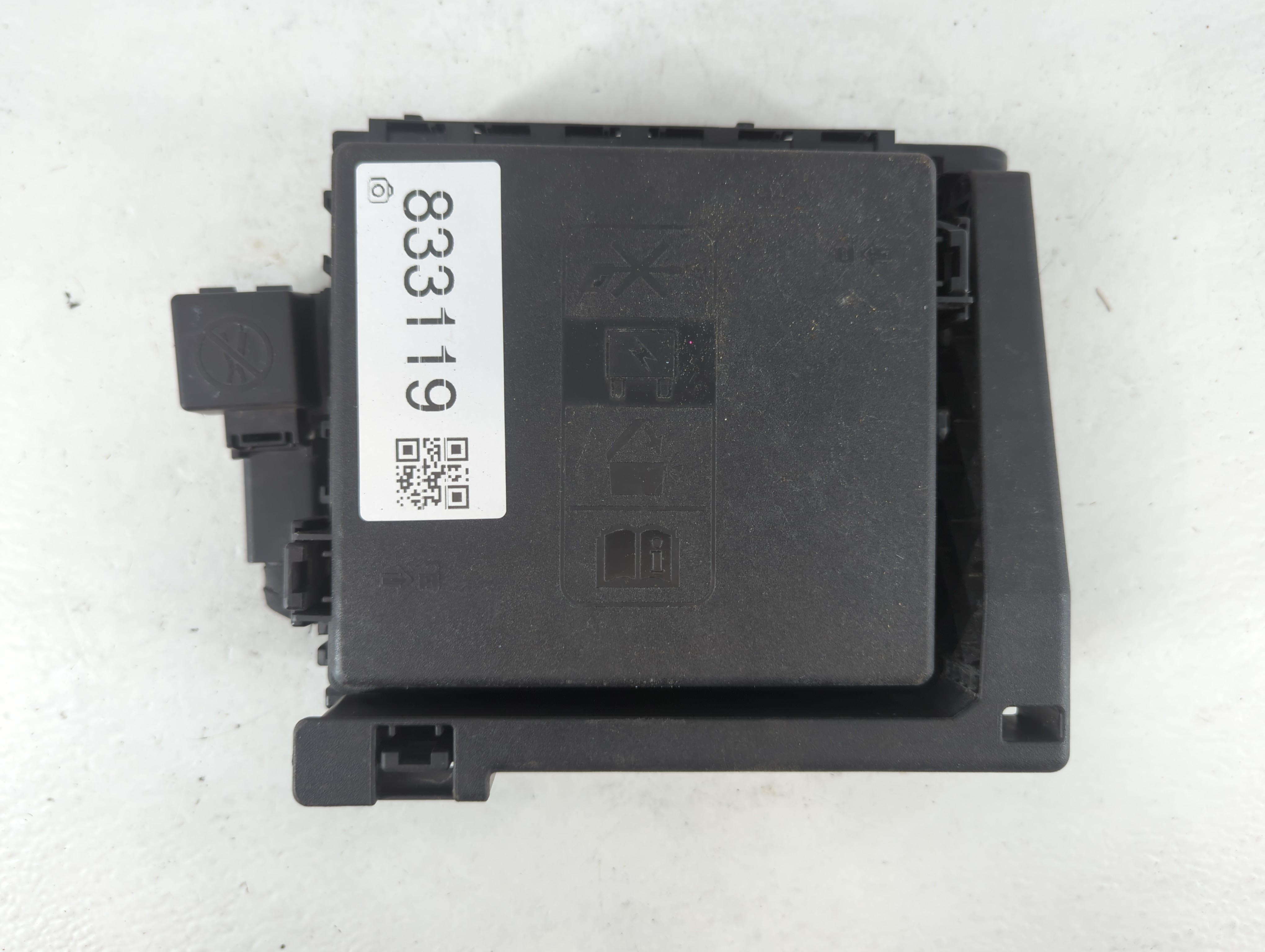 2017-2019 Gmc Acadia Fusebox Fuse Box Relay Module 84155665 833119 - Oemusedautoparts1.com