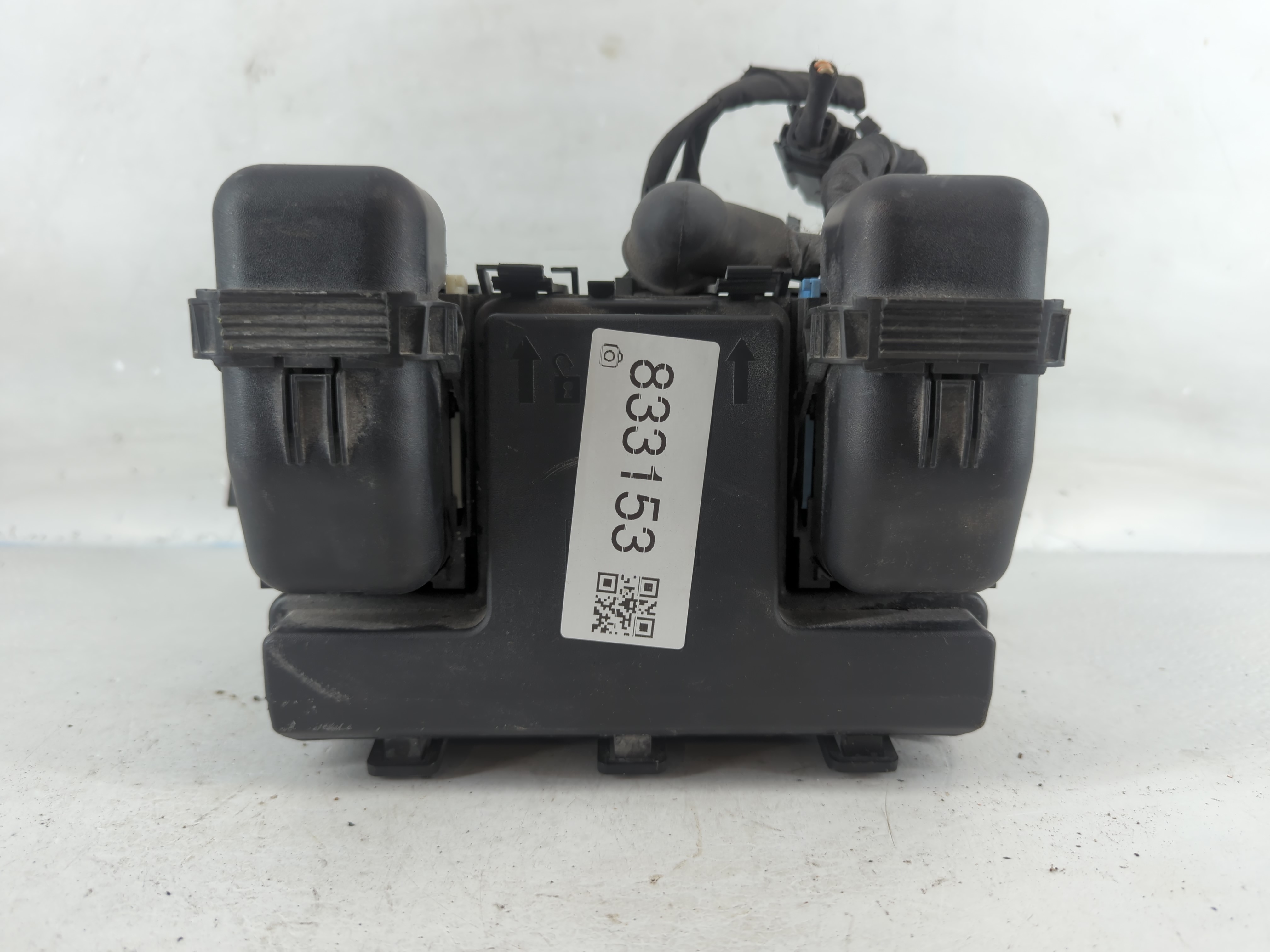 2015-2016 Ford Fusion Fusebox Fuse Box Relay Module Fg9t14a067ac 833153 - Oemusedautoparts1.com