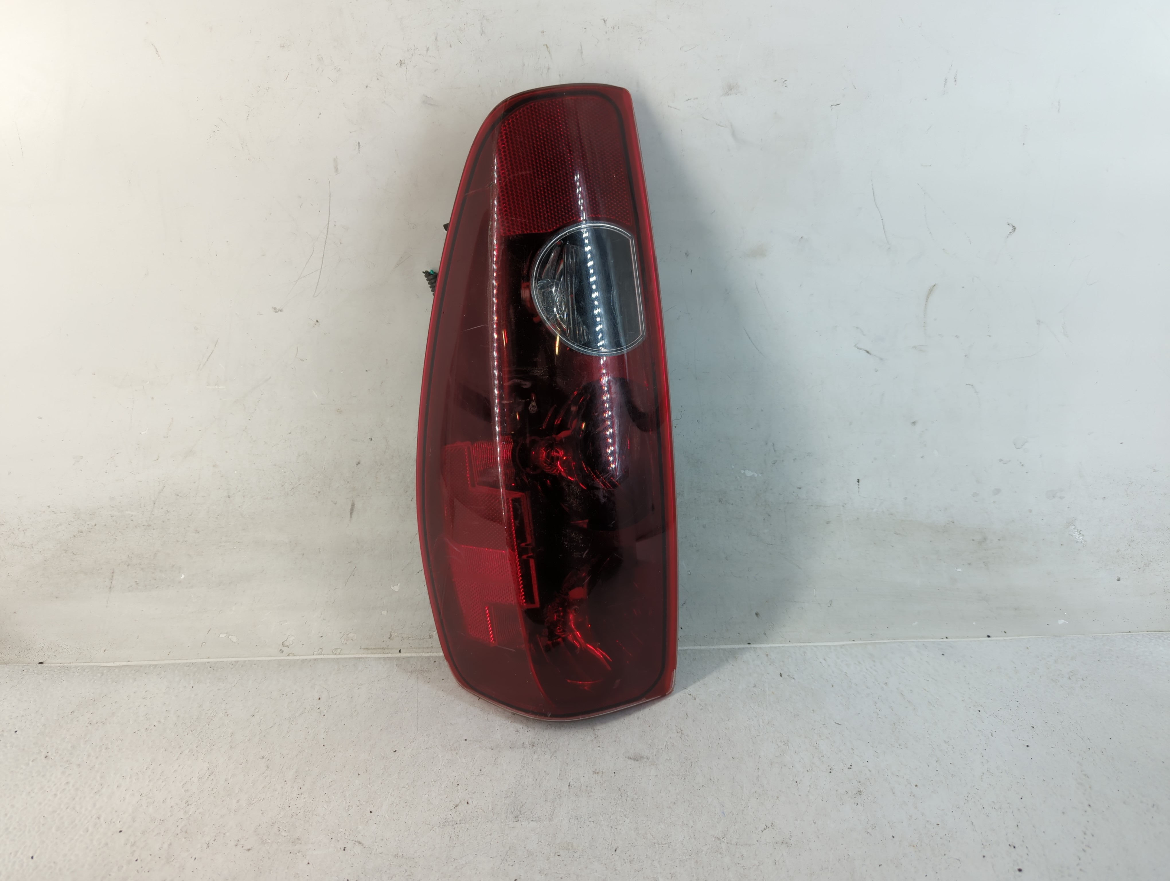 Picture of 2004-2012 Gmc Canyon Passenger Right Side Tail Light Taillight Oem 833168