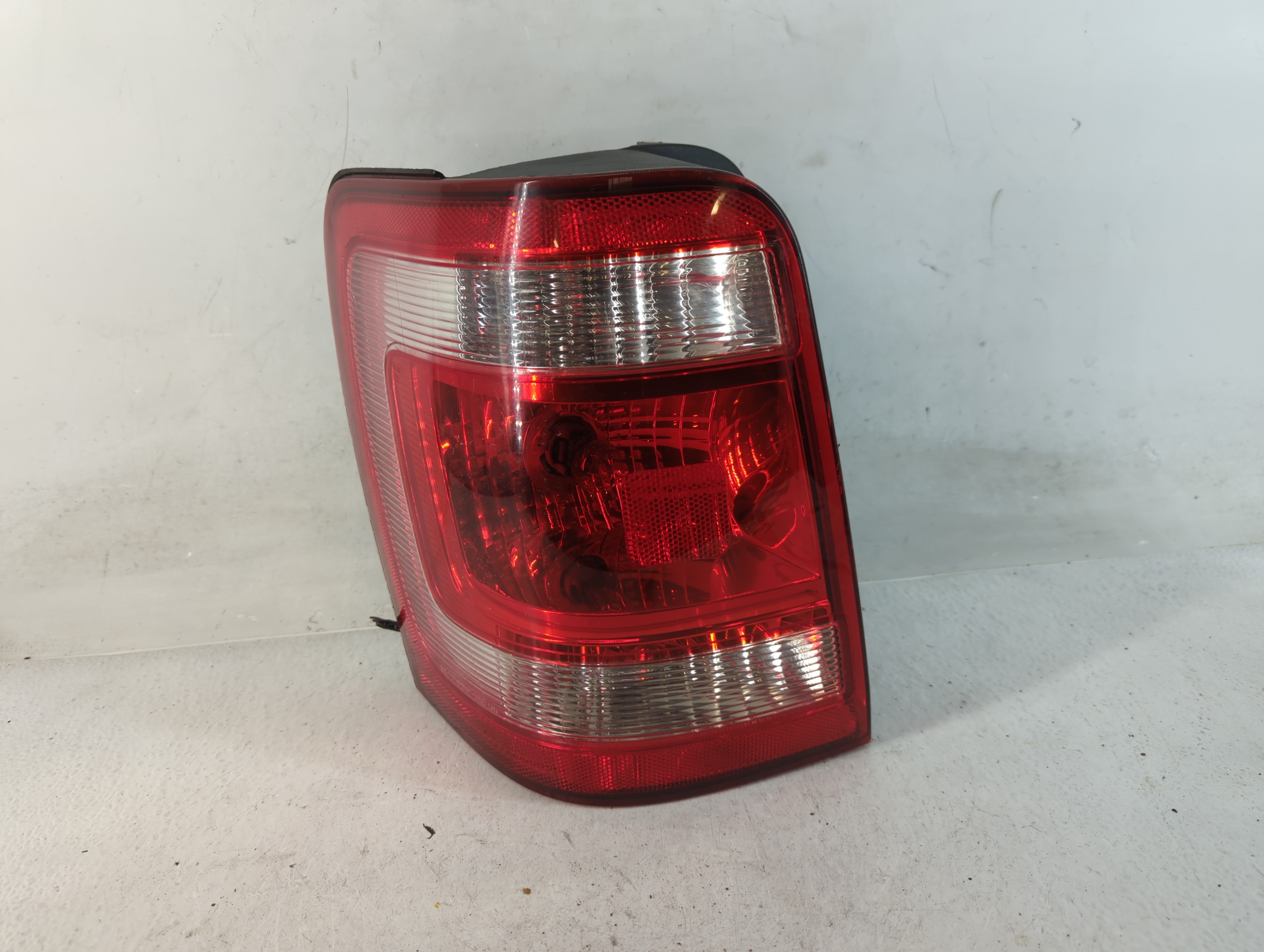 2008-2012 Ford Escape Driver Left Side Tail Light Taillight Oem 833175 - Oemusedautoparts1.com