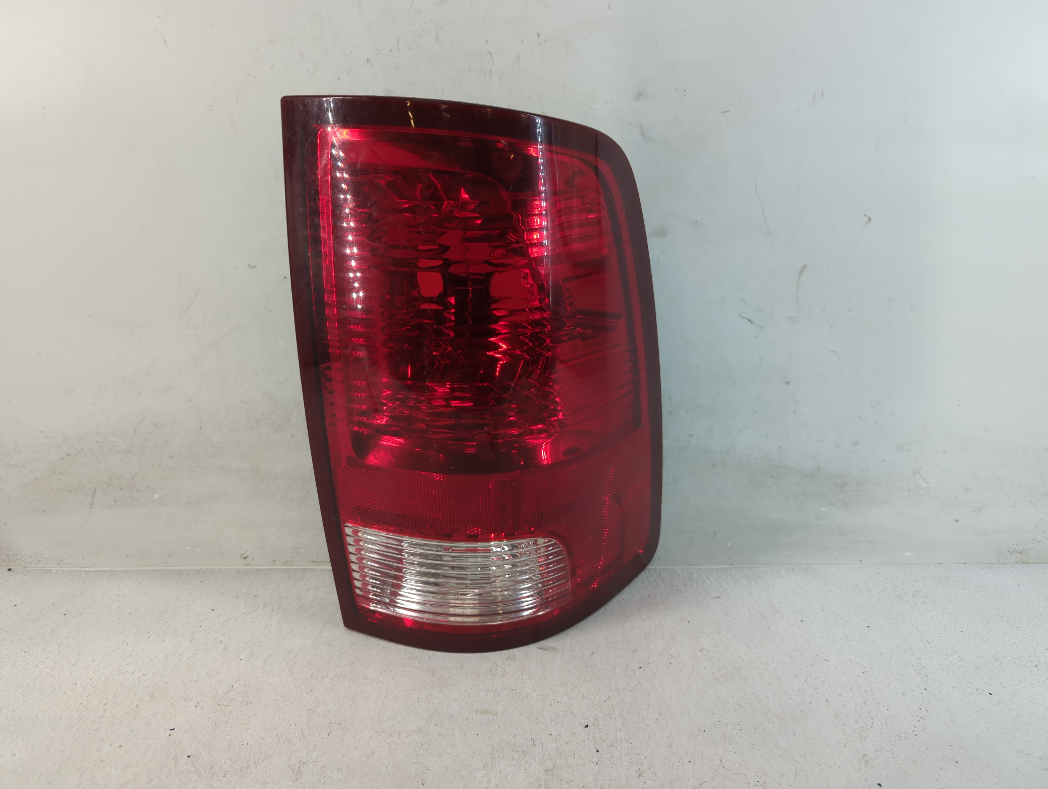 Picture of Dodge Ram 1500 Passenger Right Side Tail Light Taillight Oem 833191