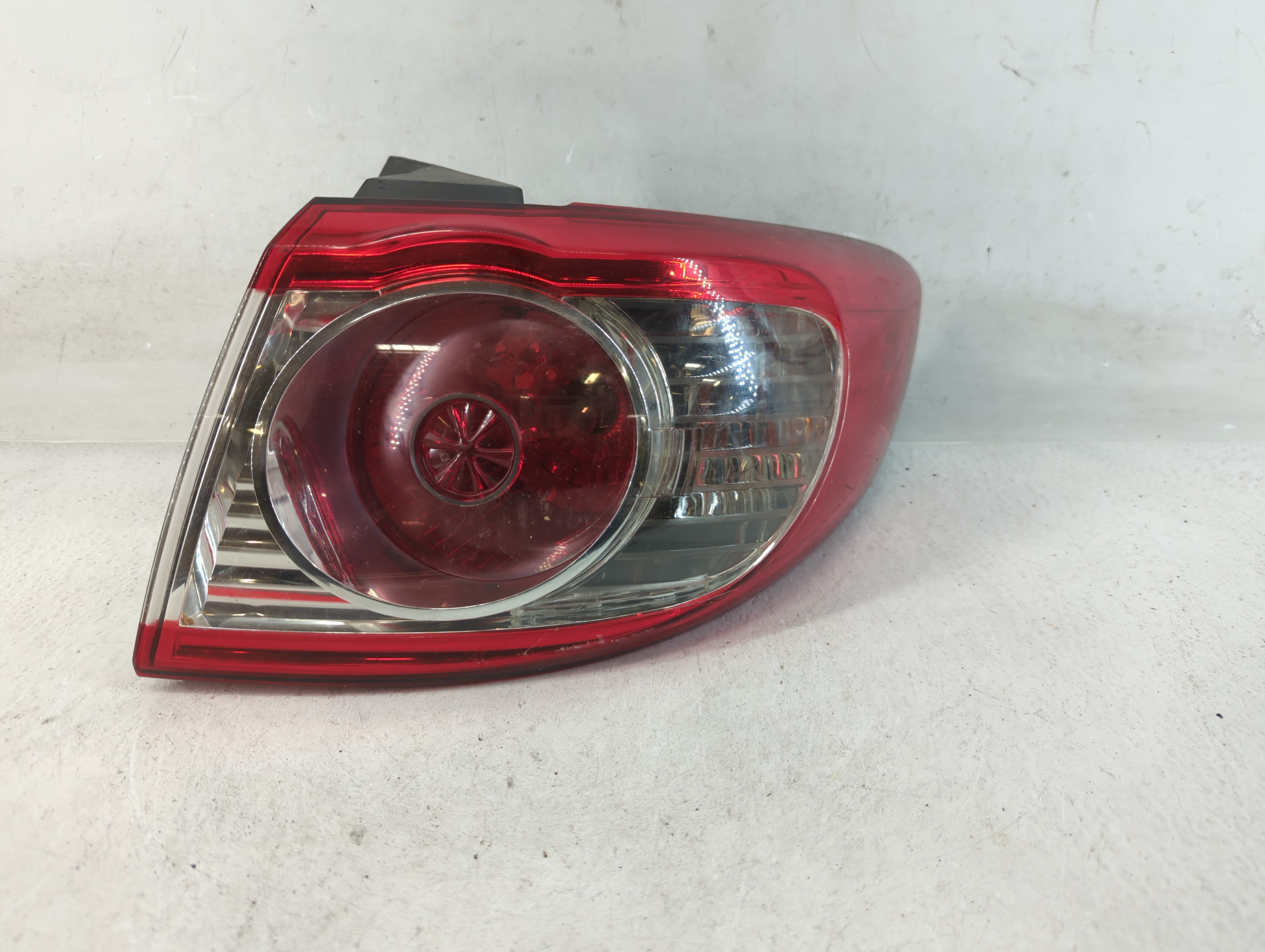 Picture of 2010-2012 Hyundai Santa Fe Passenger Right Side Tail Light Taillight Oem 833196