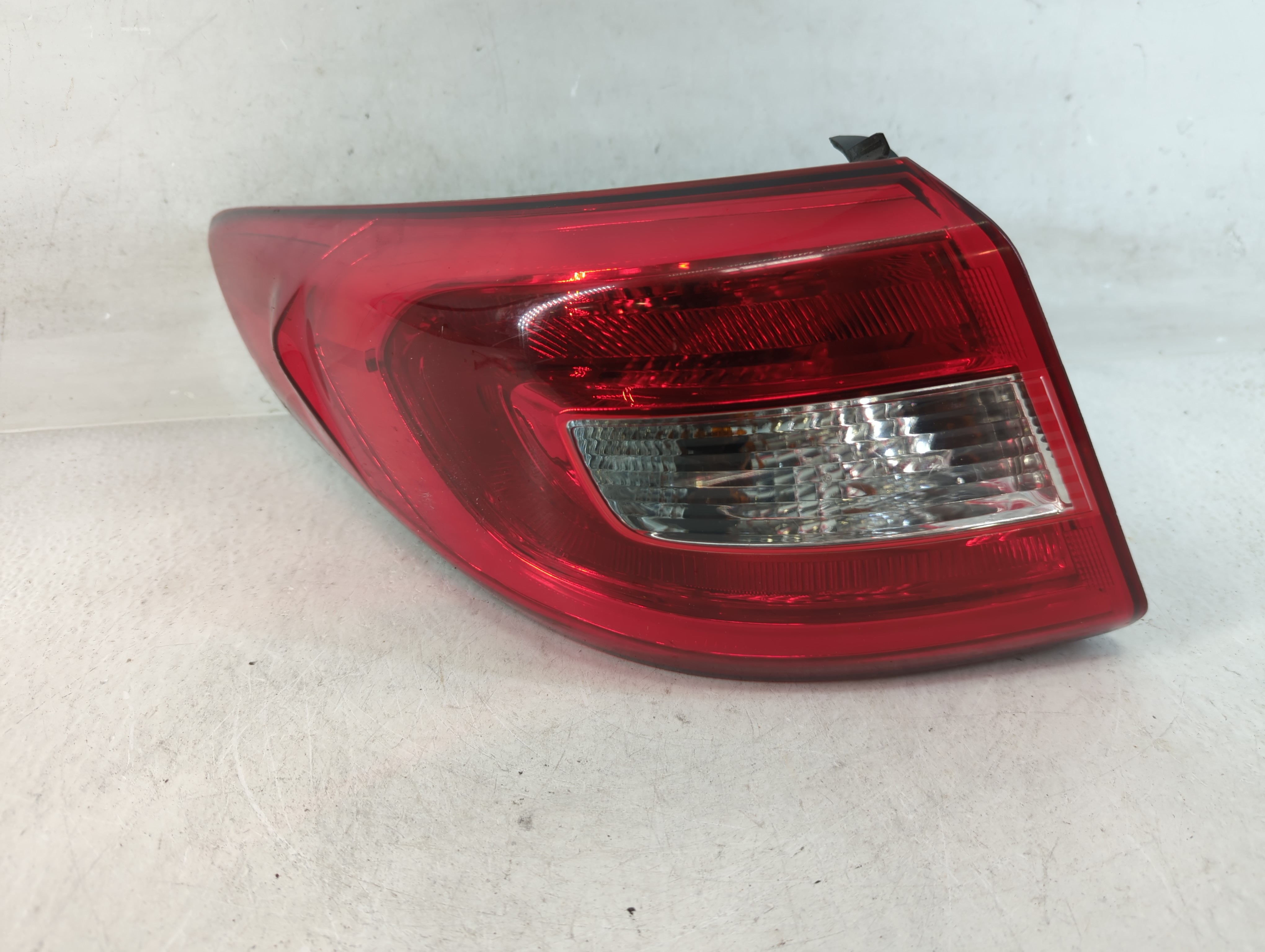 2015-2017 Hyundai Sonata Driver Left Side Tail Light Taillight Oem 833225 - Oemusedautoparts1.com
