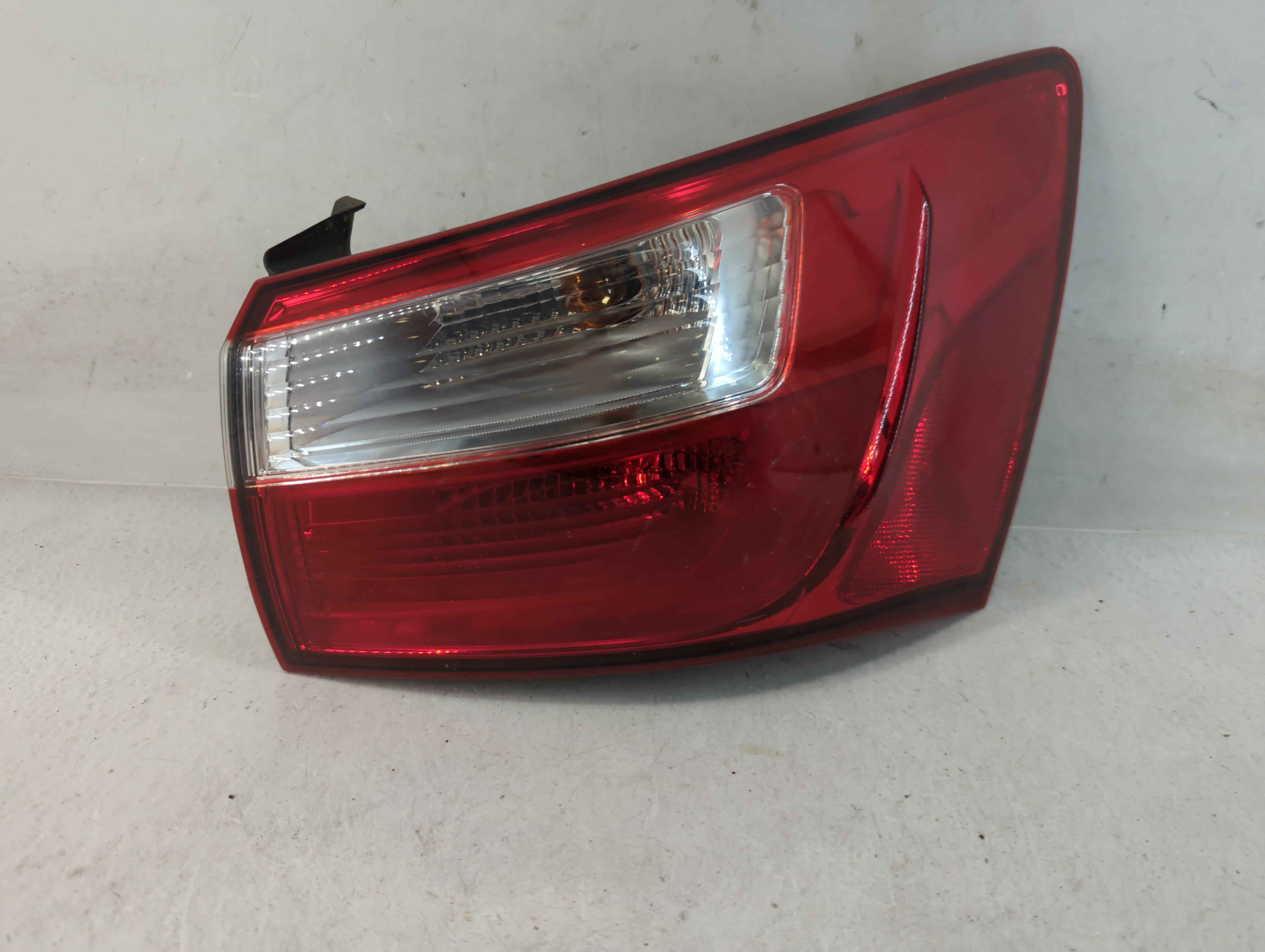 Picture of 2012-2017 Kia Rio Passenger Right Side Tail Light Taillight Oem 833241