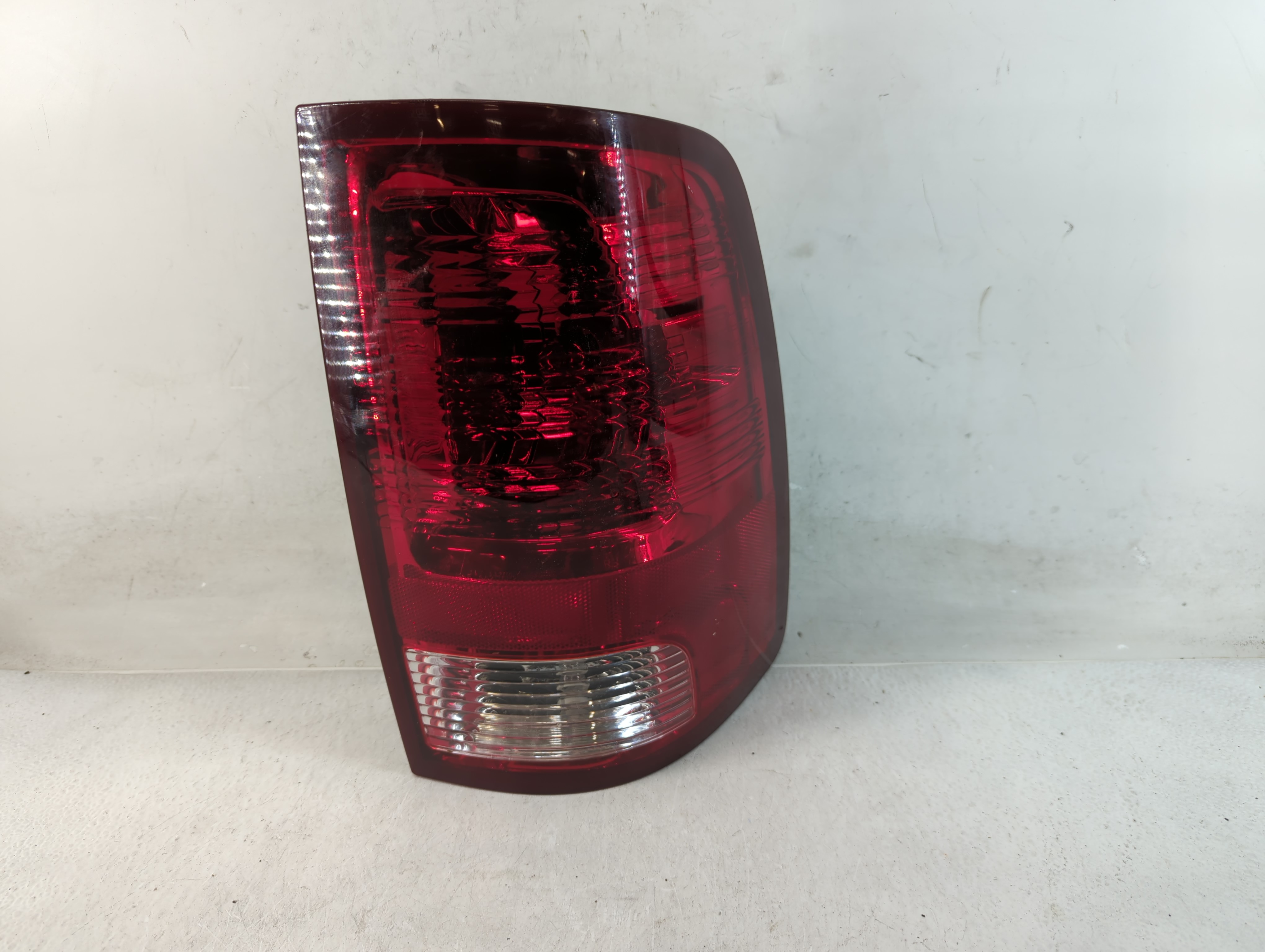 Picture of Dodge Ram 1500 Passenger Right Side Tail Light Taillight Oem 833244