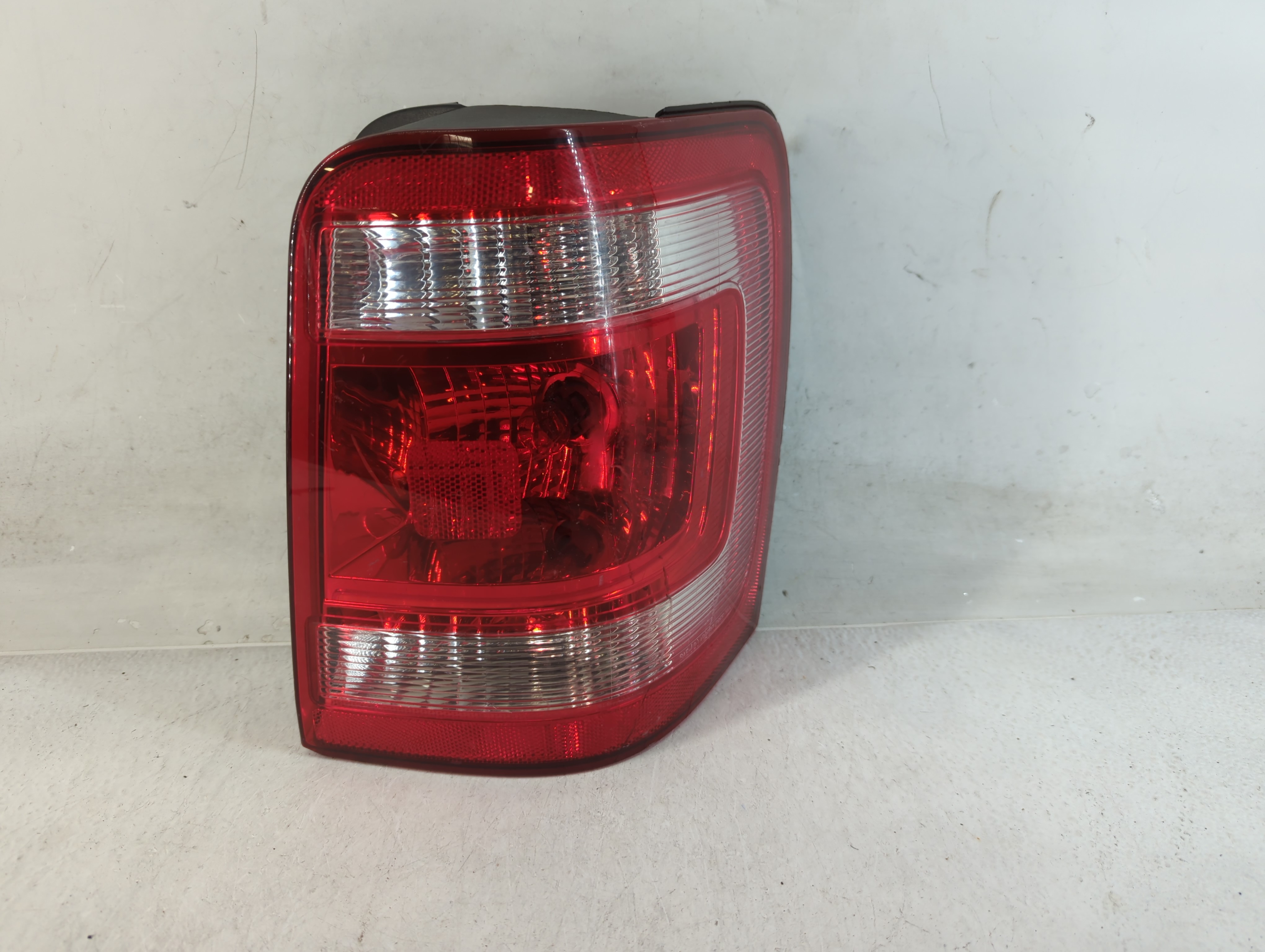 2008-2012 Ford Escape Passenger Right Side Tail Light Taillight Oem 833259 - Oemusedautoparts1.com