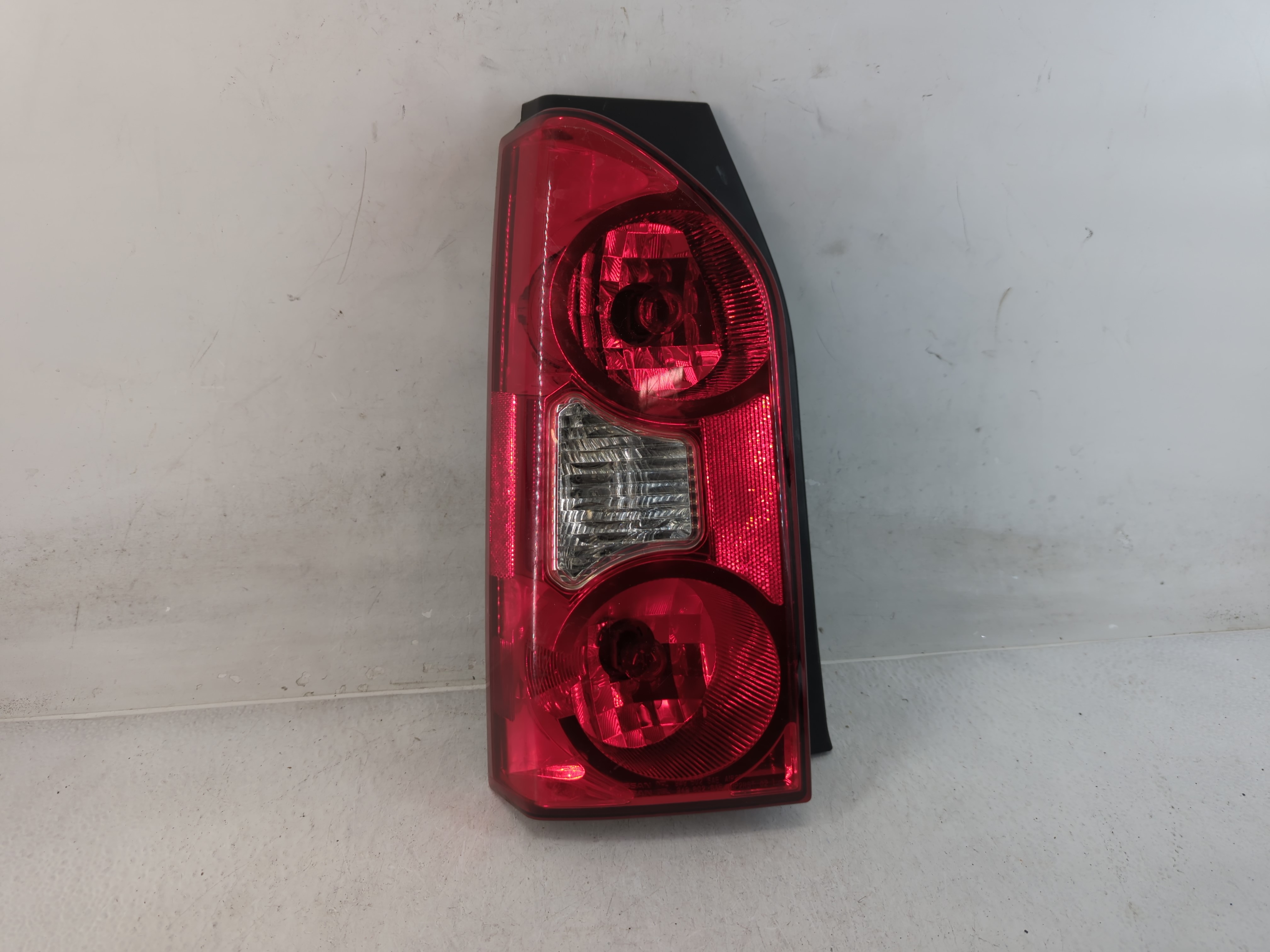 2005-2015 Nissan Xterra Driver Left Side Tail Light Taillight Oem 833264 - Oemusedautoparts1.com
