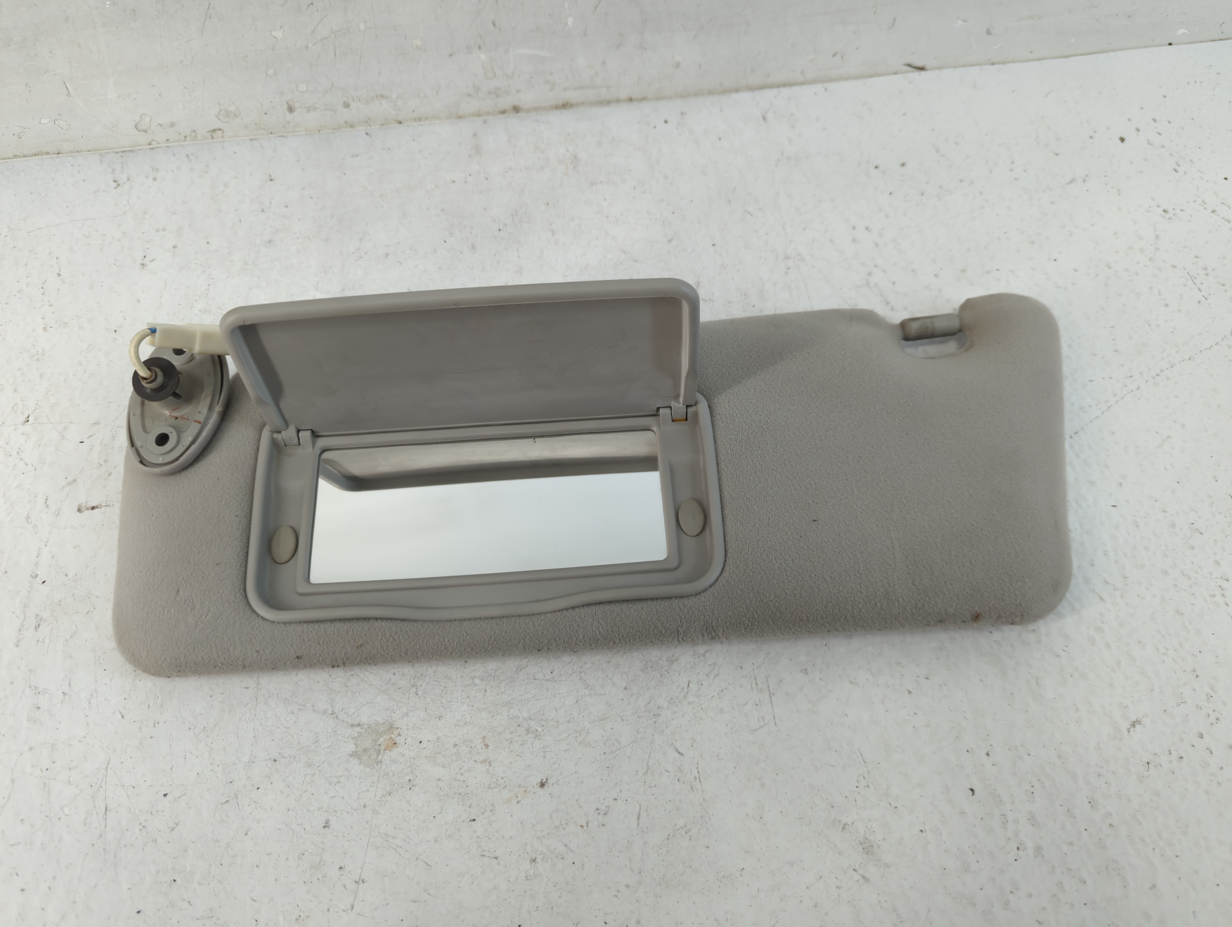2004-2004 Lexus Es330 Driver Sun Visor Mirror Left Sunvisor 833498 - Oemusedautoparts1.com