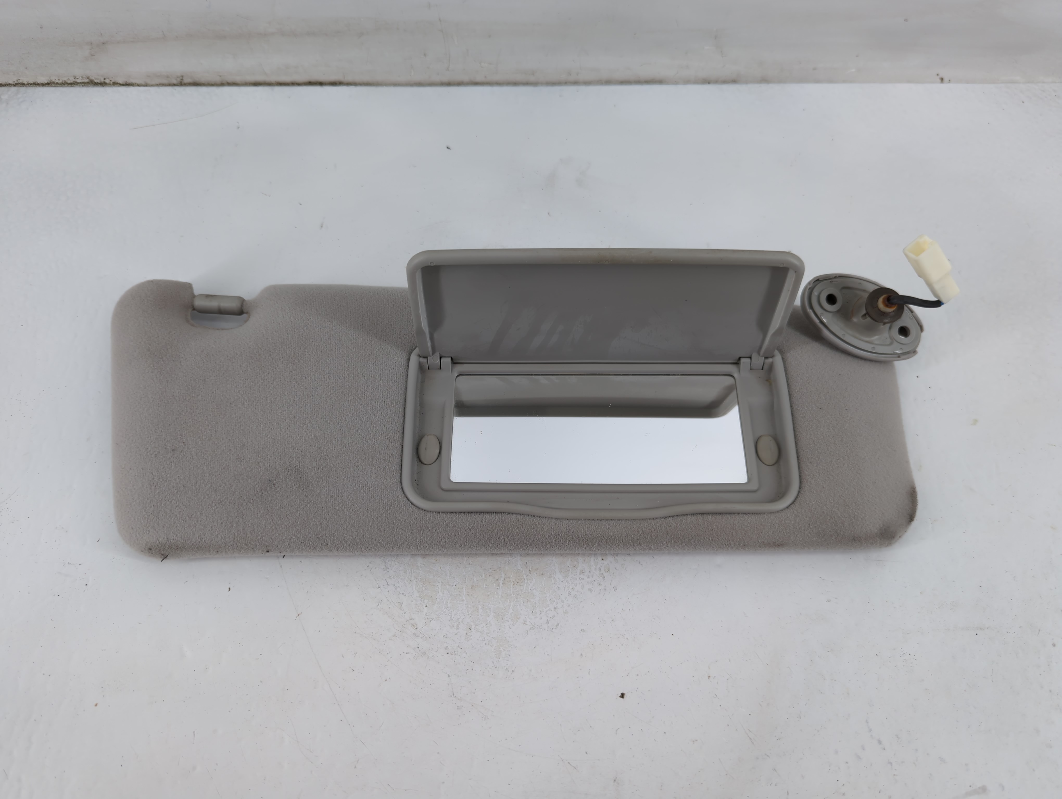 2004-2004 Lexus Es330 Passenger Sun Visor Mirror Right Sunvisor 833499 - Oemusedautoparts1.com