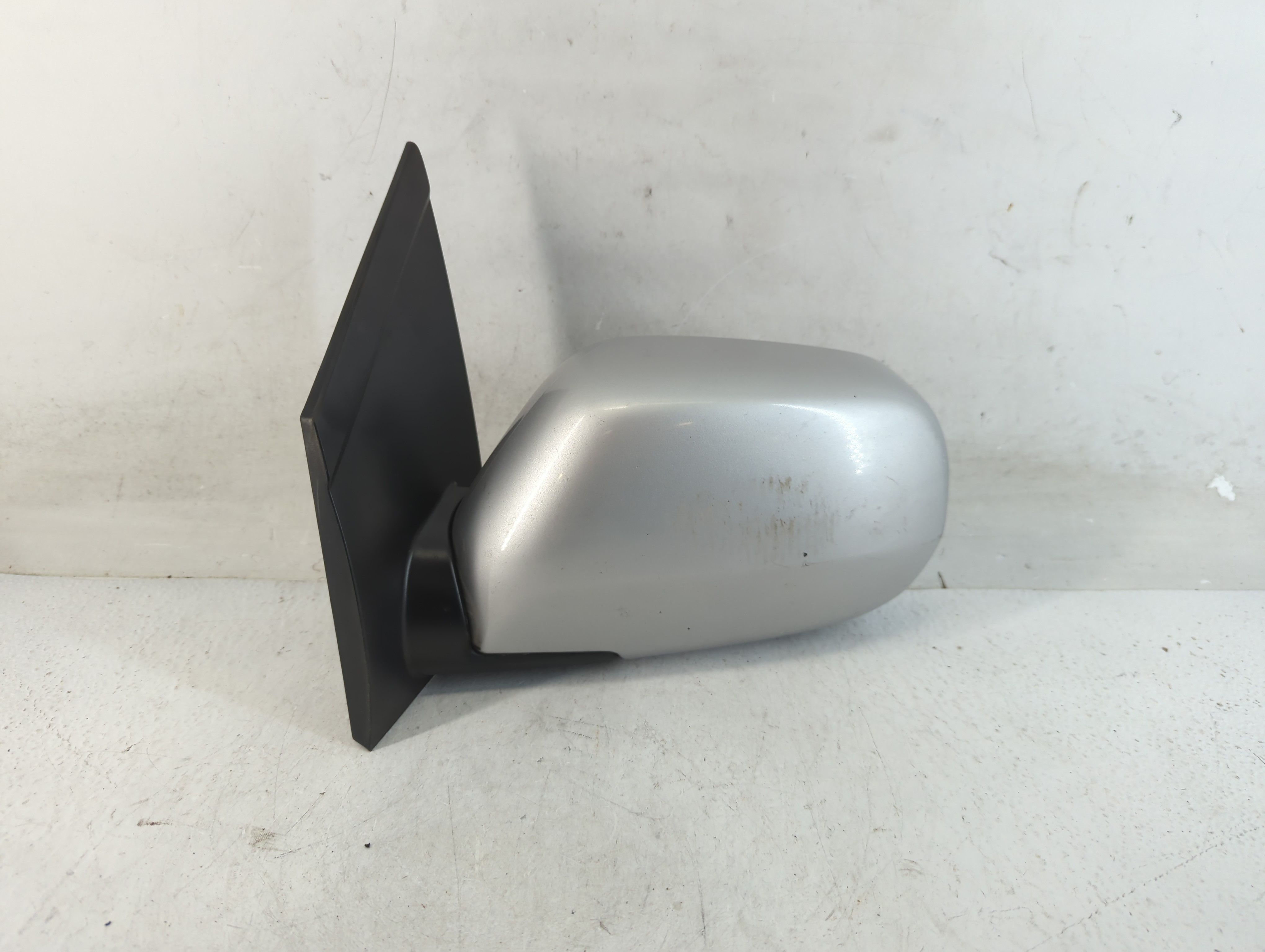 Picture of 1999-2004 Honda Odyssey Driver Left Side View Manual Door Mirror Silver 833710