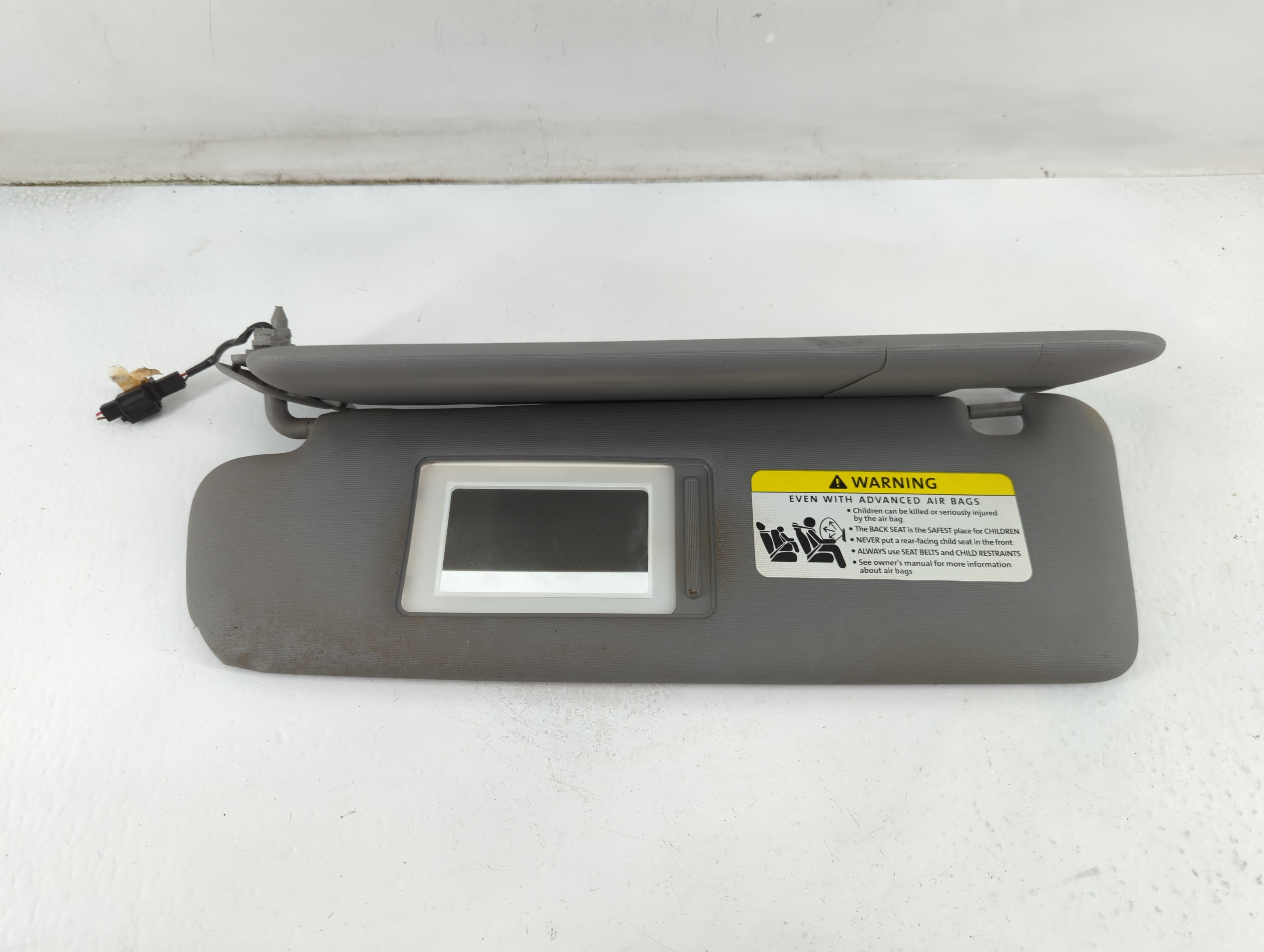 Picture of 2004-2010 Volkswagen Touareg Driver Sun Visor Mirror Left Sunvisor 833786