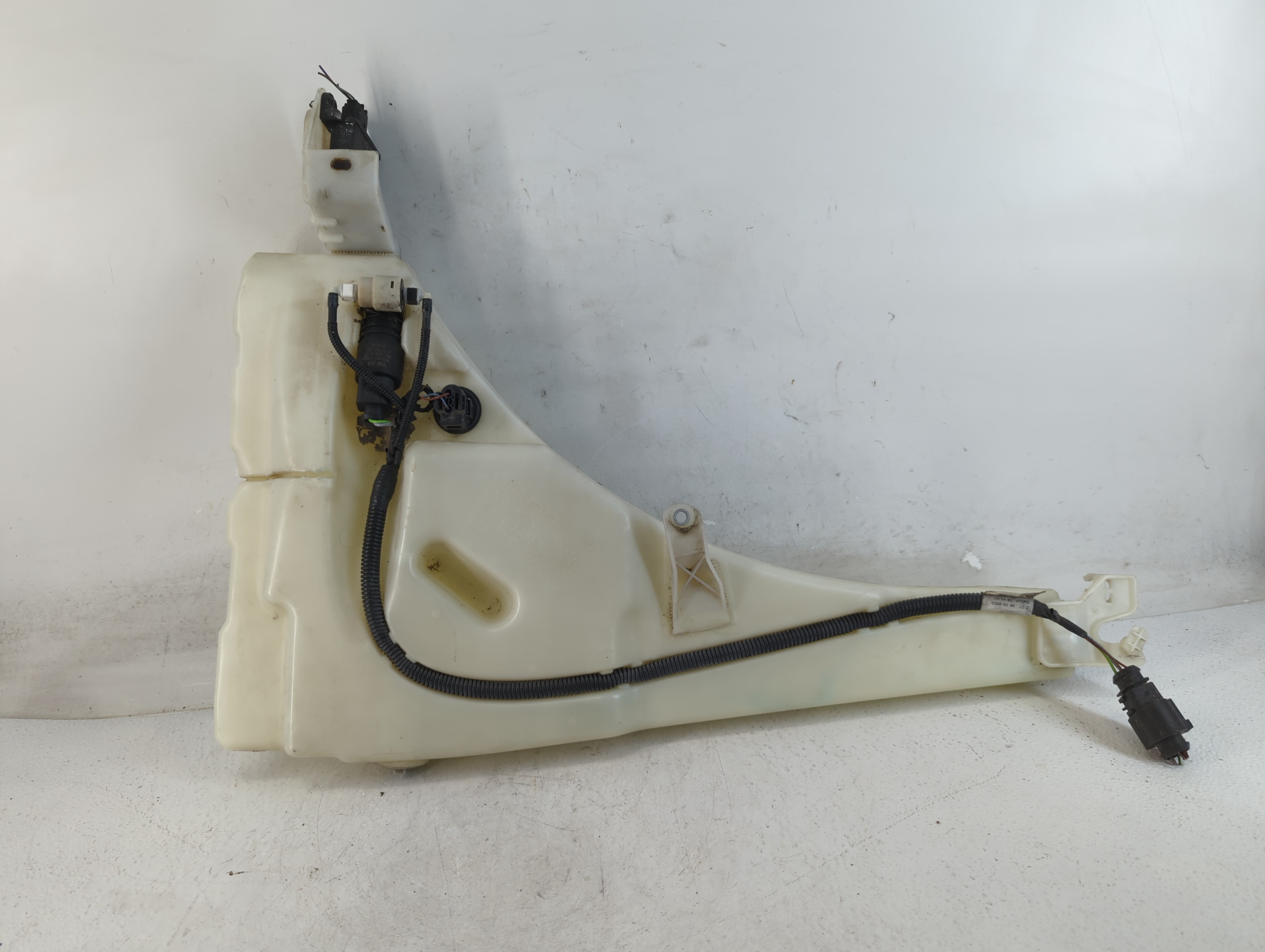 Picture of 2004-2010 Volkswagen Touareg Windshield Washer Fluid Reservoir Bottle Oem 833811
