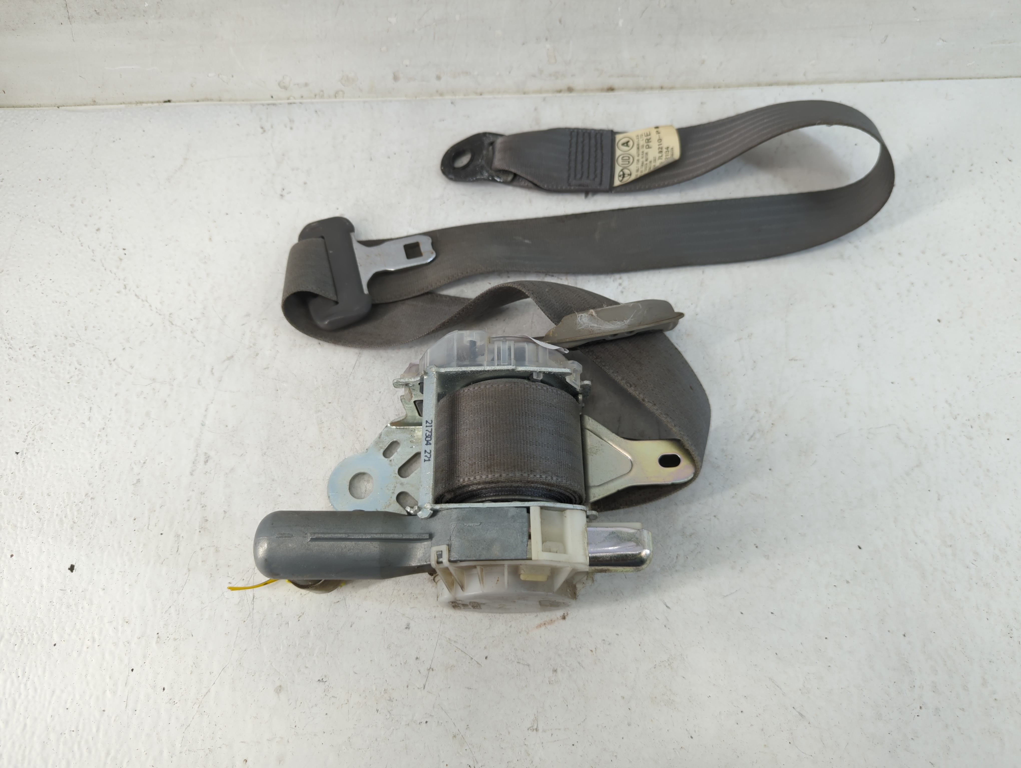 2004-2009 Toyota Prius Driver Seatbelt Buckle 833889 - Oemusedautoparts1.com