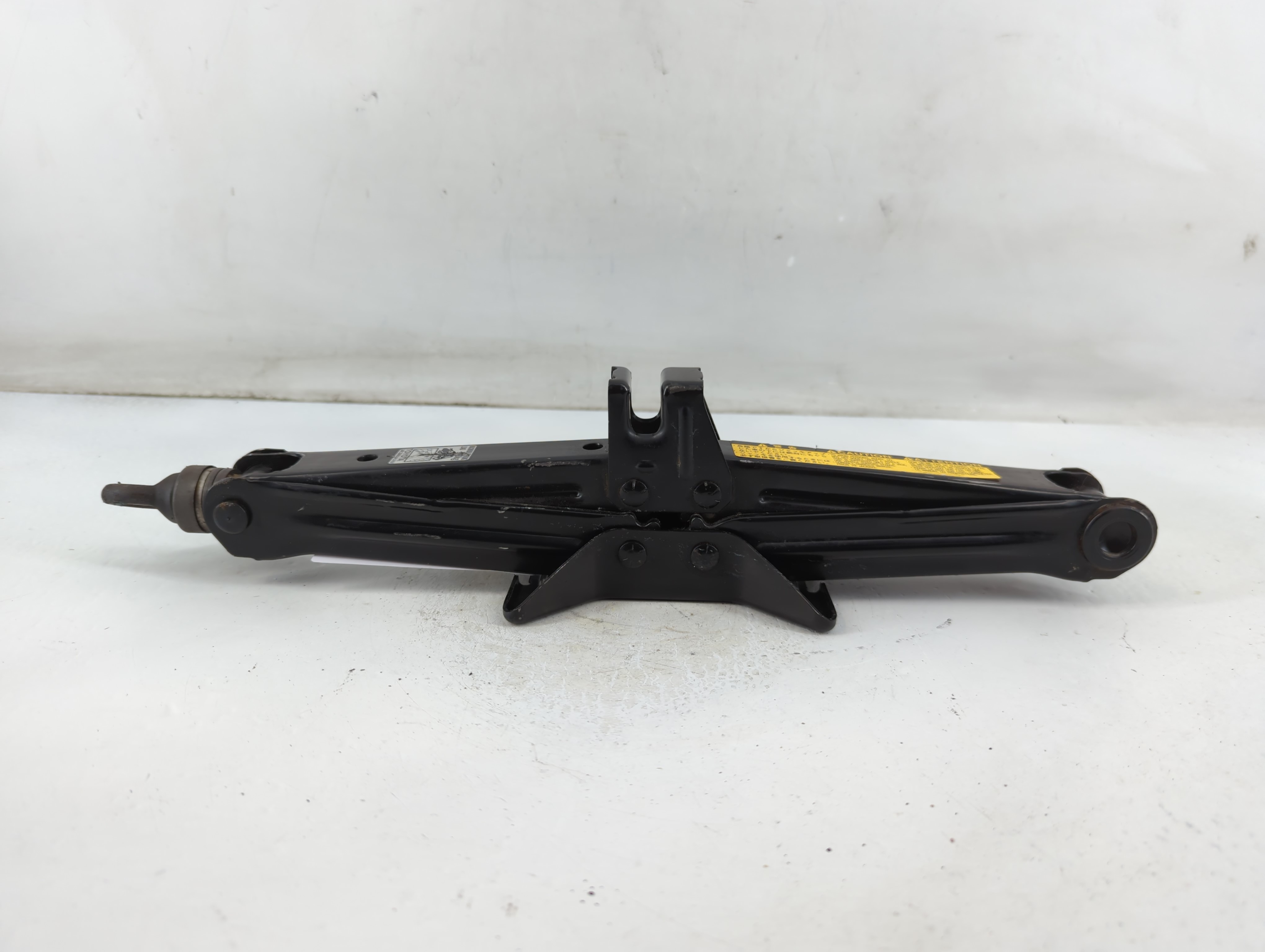 2007 Toyota Prius Spare Scissor Car Jack 833891 - Oemusedautoparts1.com