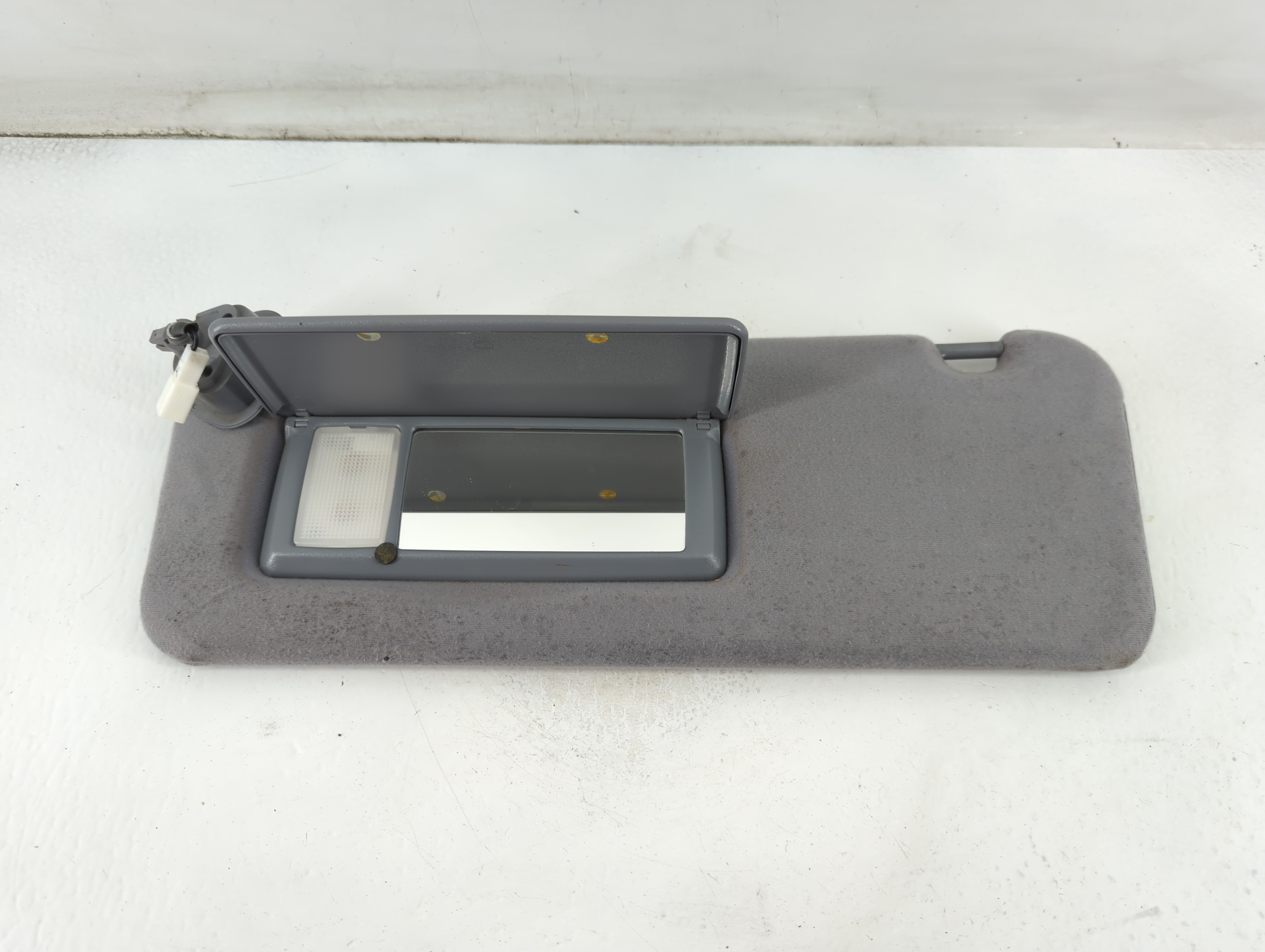 Picture of 2000-2003 Toyota Sienna Driver Sun Visor Mirror Left Sunvisor 833927