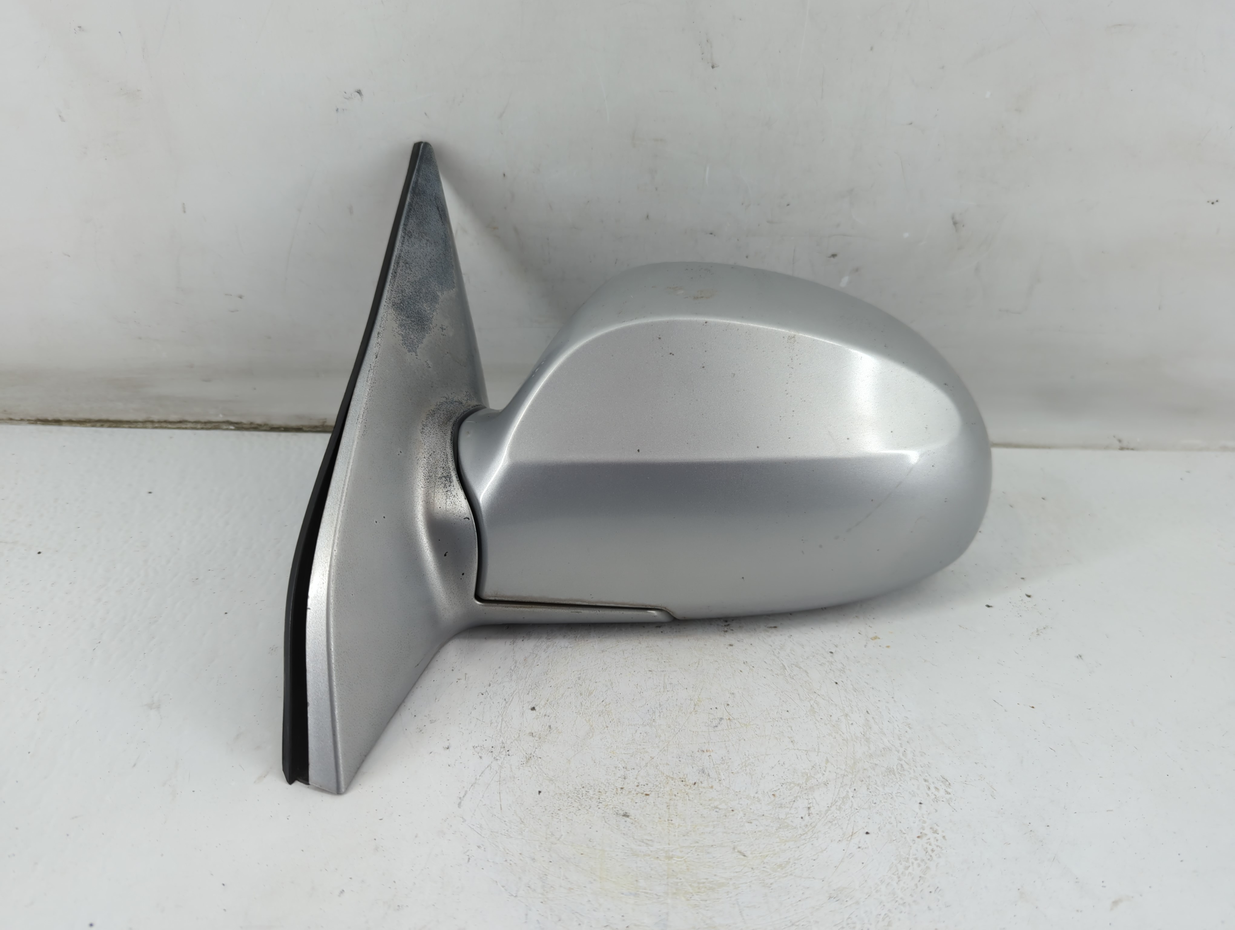2002-2004 Kia Spectra Driver Left Side View Manual Door Mirror Silver 834496 - Oemusedautoparts1.com
