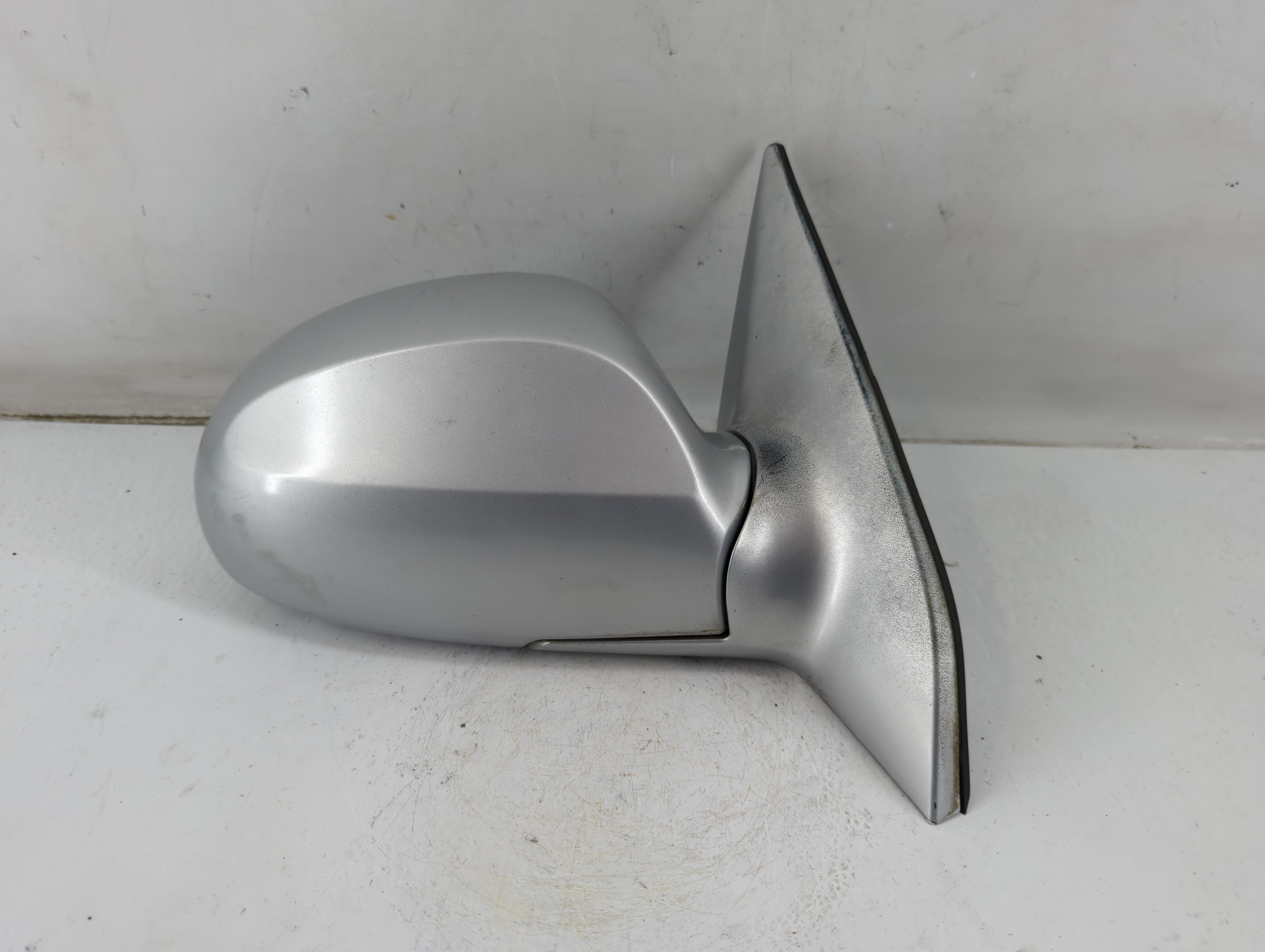 2002-2004 Kia Spectra Passenger Right Side View Manual Door Mirror Silver 834497 - Oemusedautoparts1.com