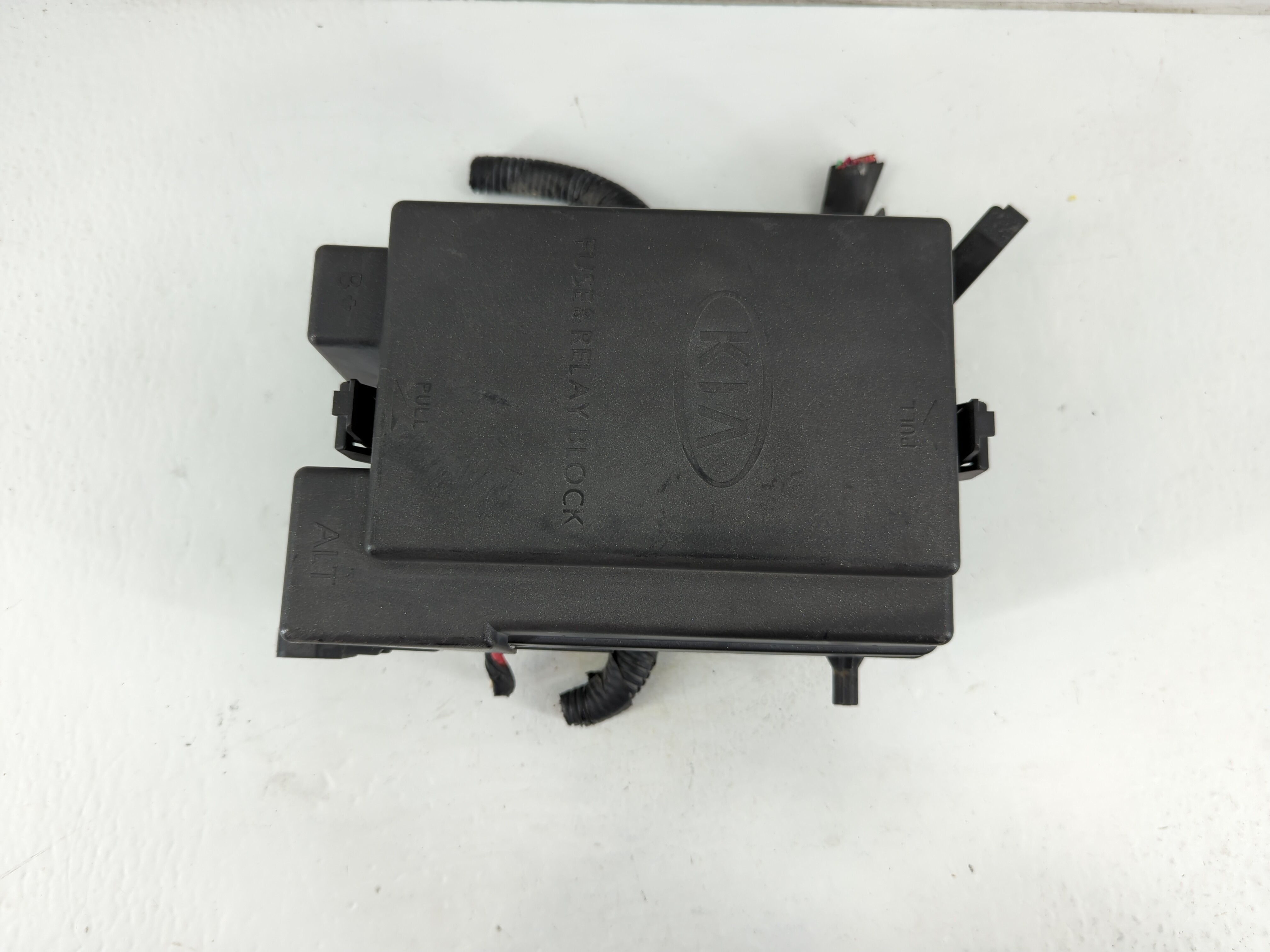 Picture of Kia Spectra Fusebox Fuse Box Relay Module Tipm 834528