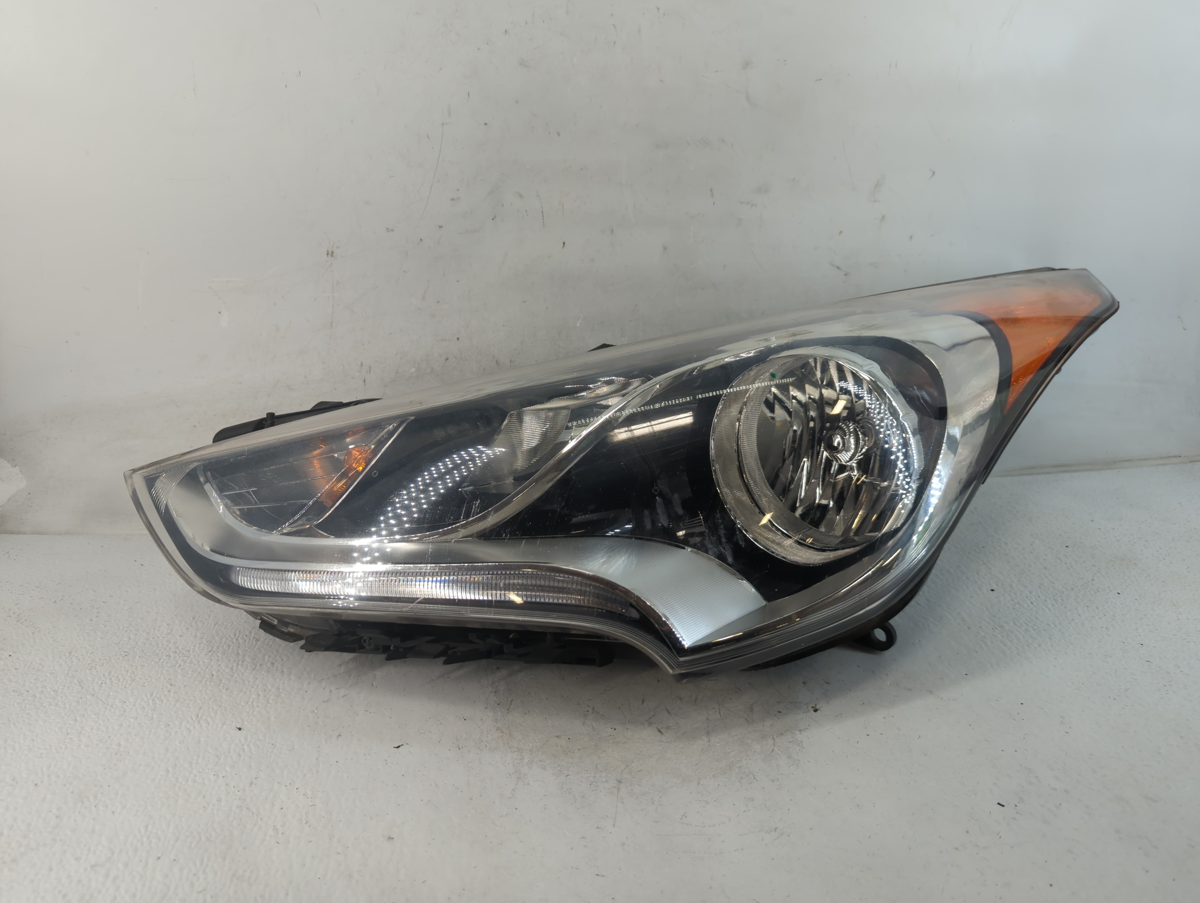 Picture of 2012-2017 Hyundai Veloster Driver Left Oem Head Light Headlight Lamp 834579