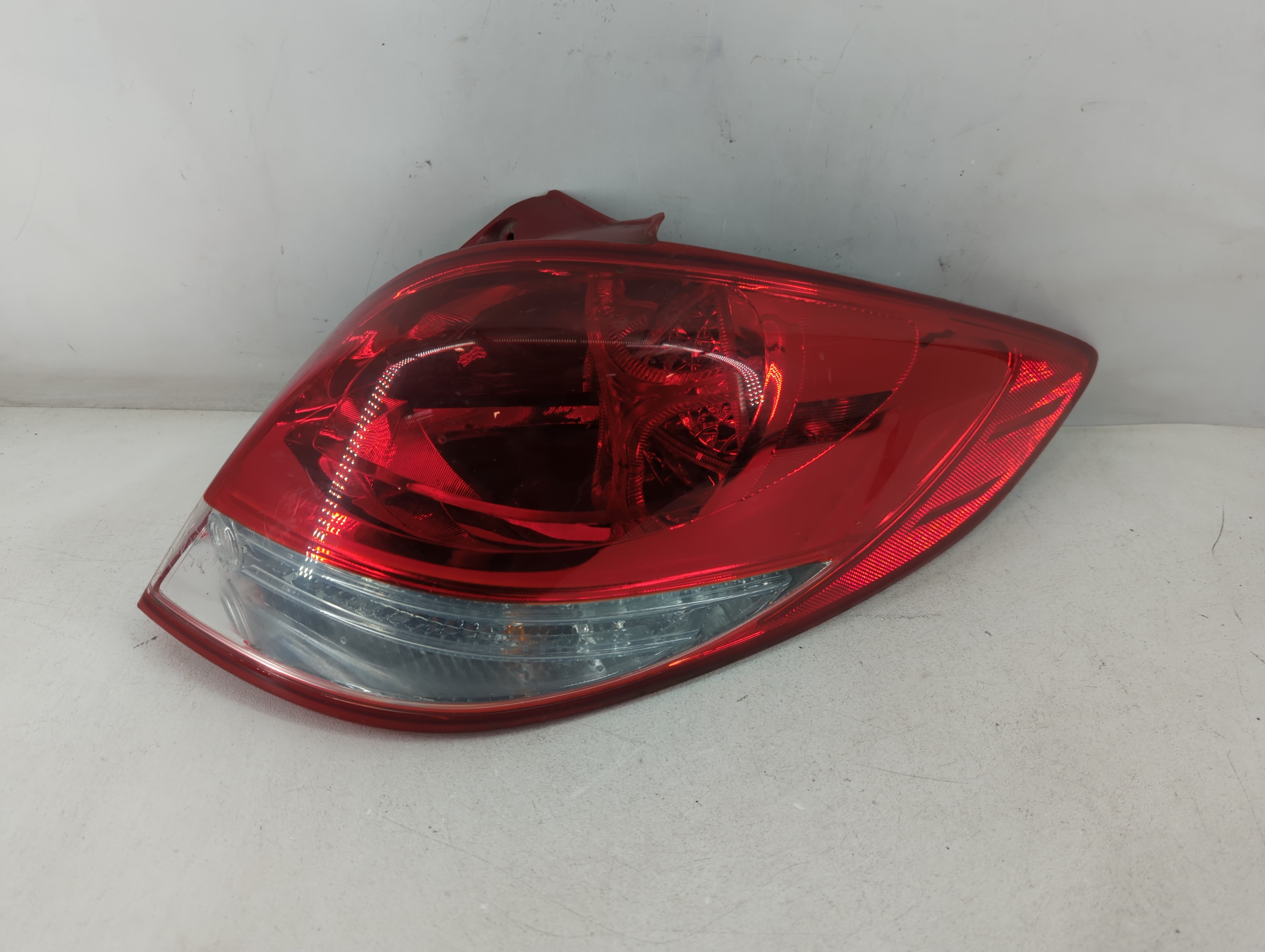 Picture of 2012-2017 Hyundai Veloster Passenger Right Side Tail Light Taillight Oem 834581