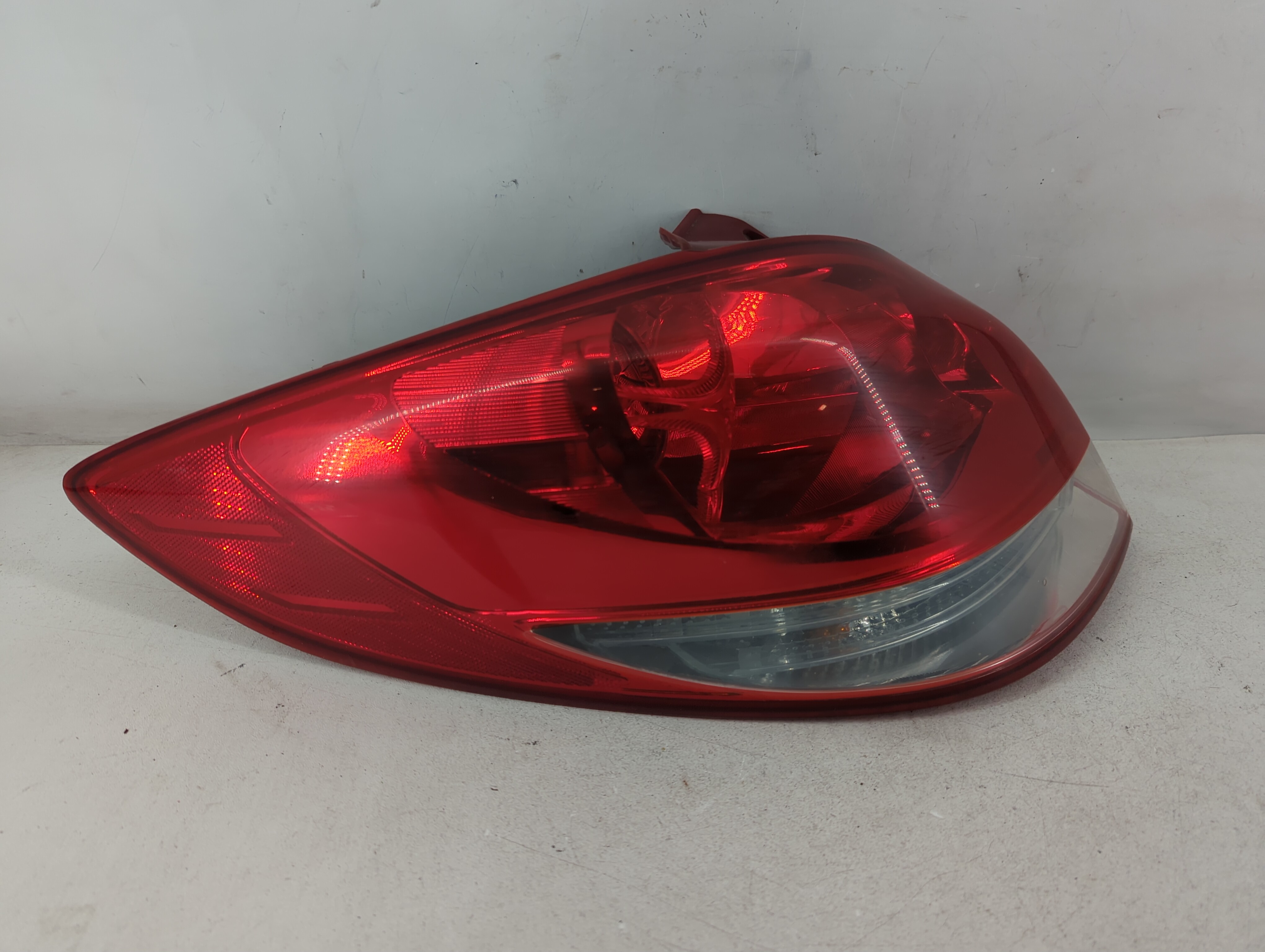 Picture of 2012-2017 Hyundai Veloster Driver Left Side Tail Light Taillight Oem 834582