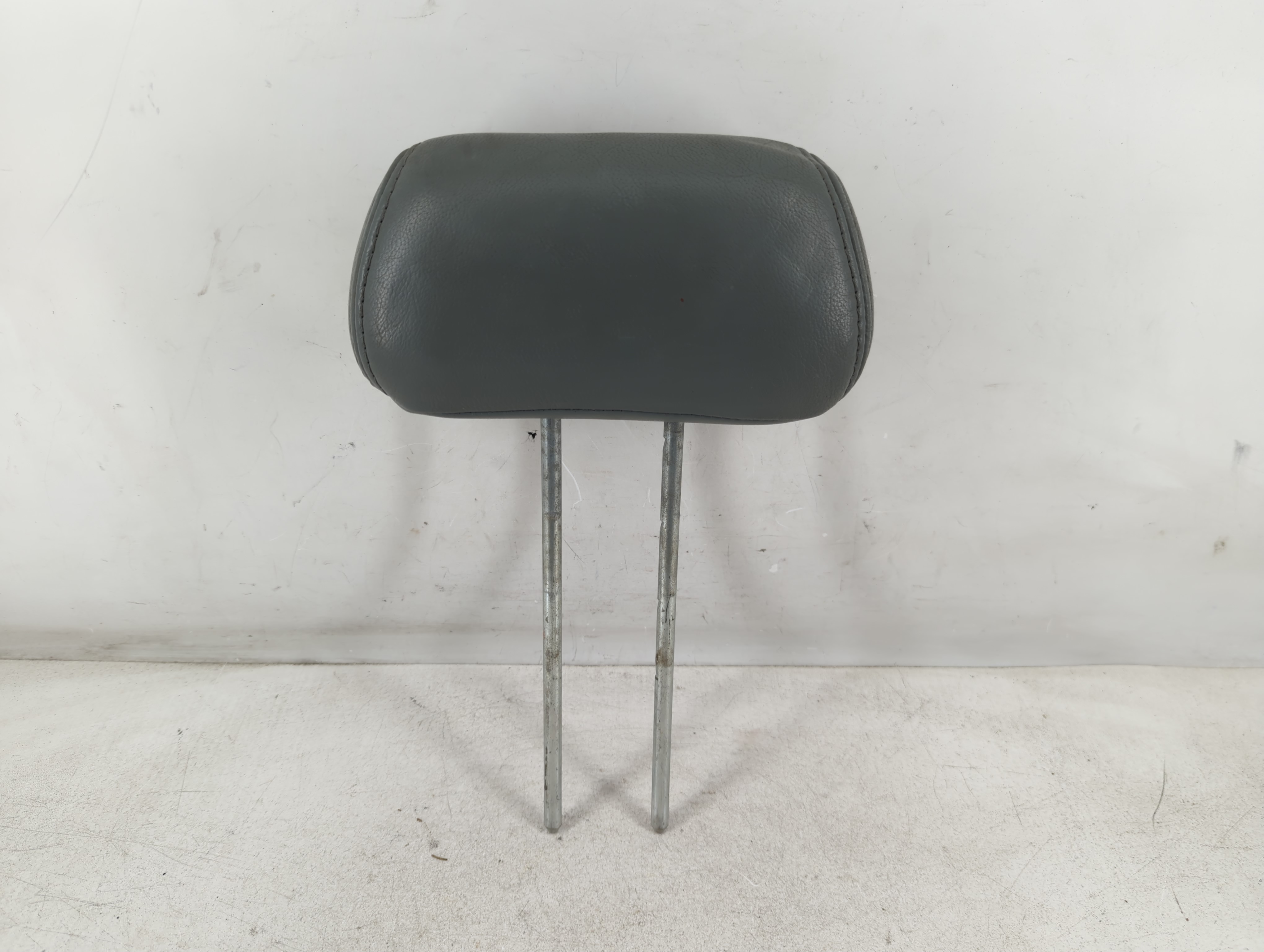 2005 Honda Pilot Headrest Head Rest Rear Center Seat Dark Grey 834806 - Oemusedautoparts1.com