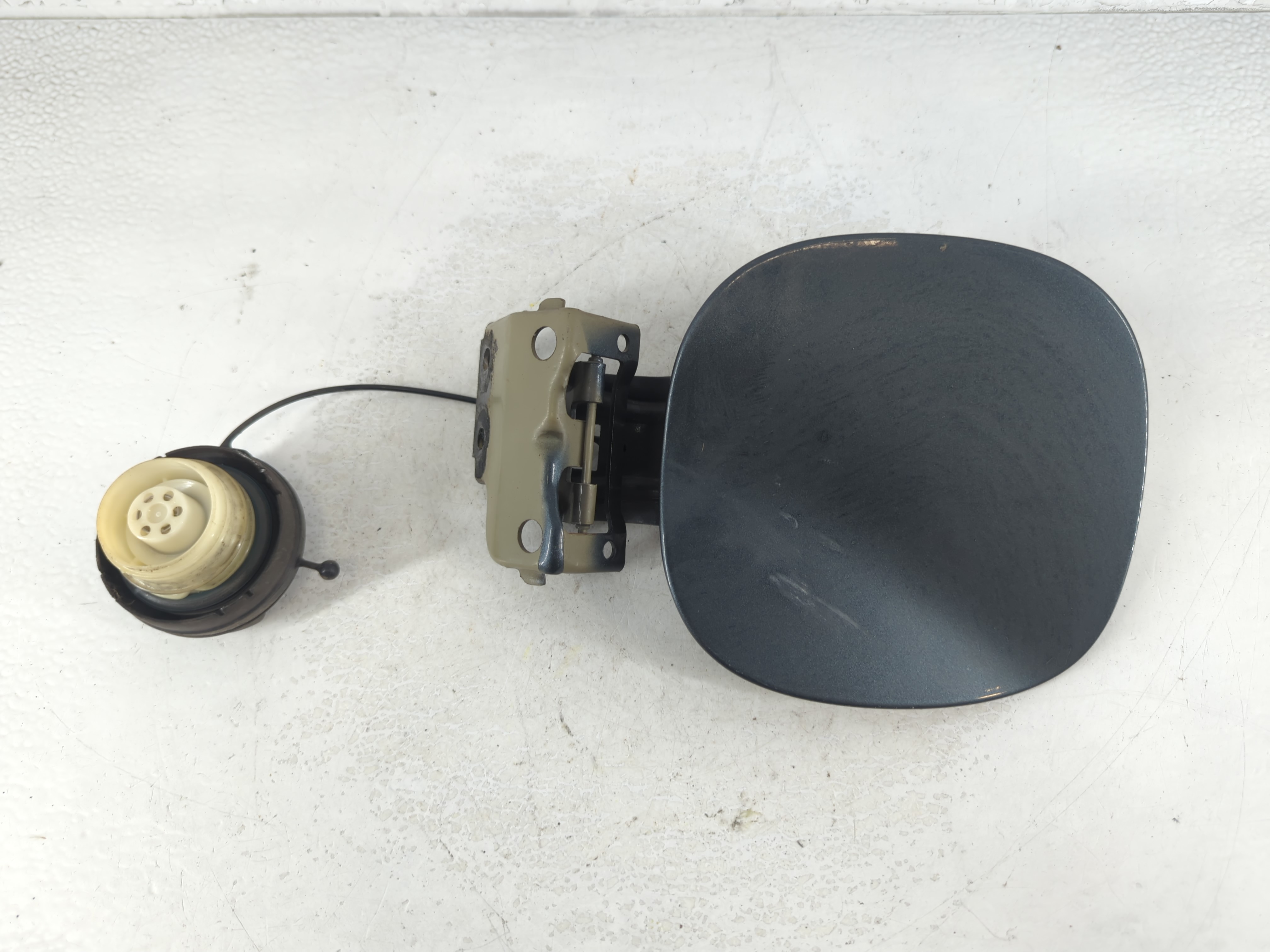 2005 Honda Pilot Fuel Tank Door Lid Gas Tank 834827 - Oemusedautoparts1.com