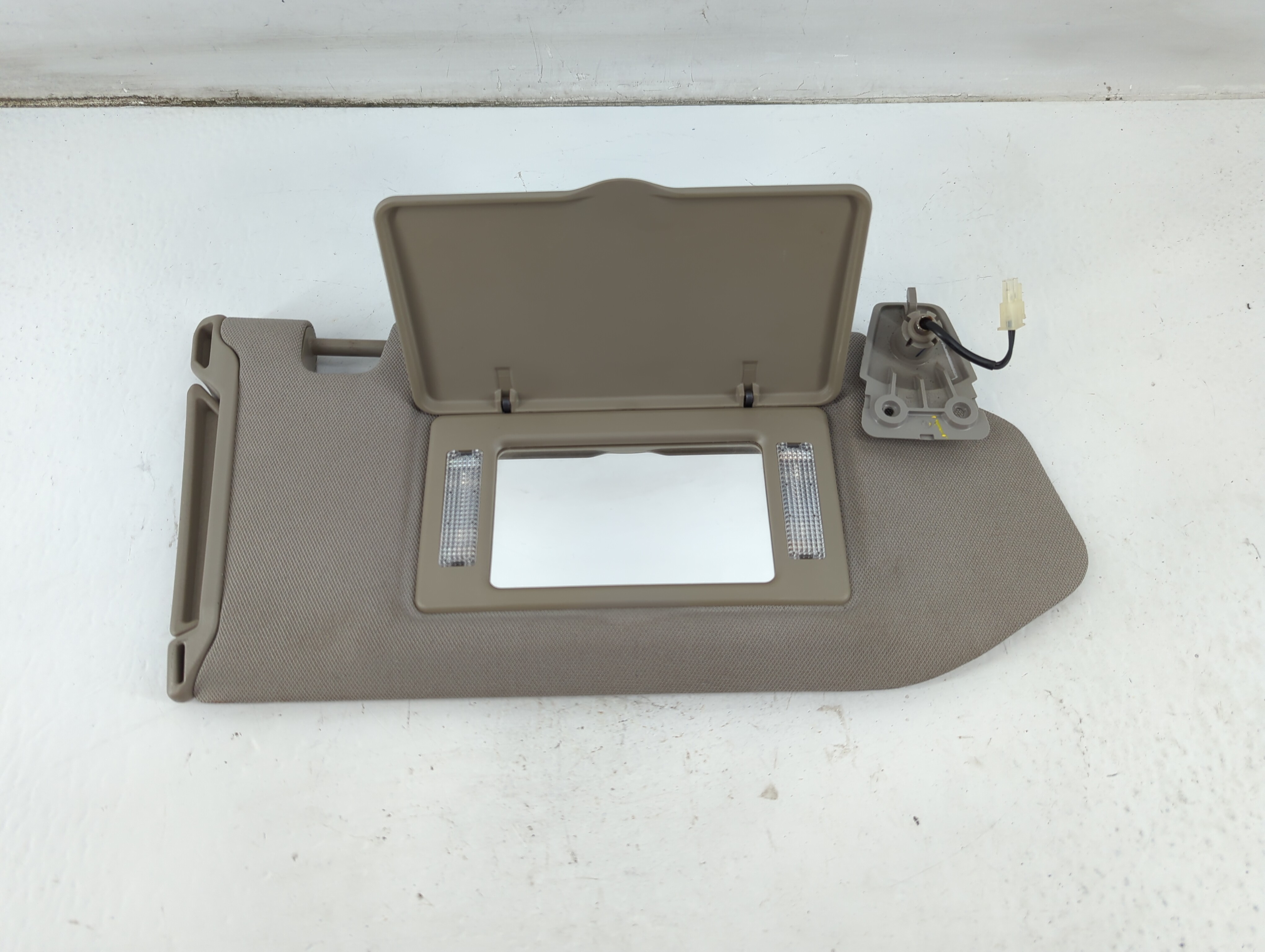 Picture of 2006-2008 Nissan Maxima Passenger Sun Visor Mirror Right Sunvisor 834857