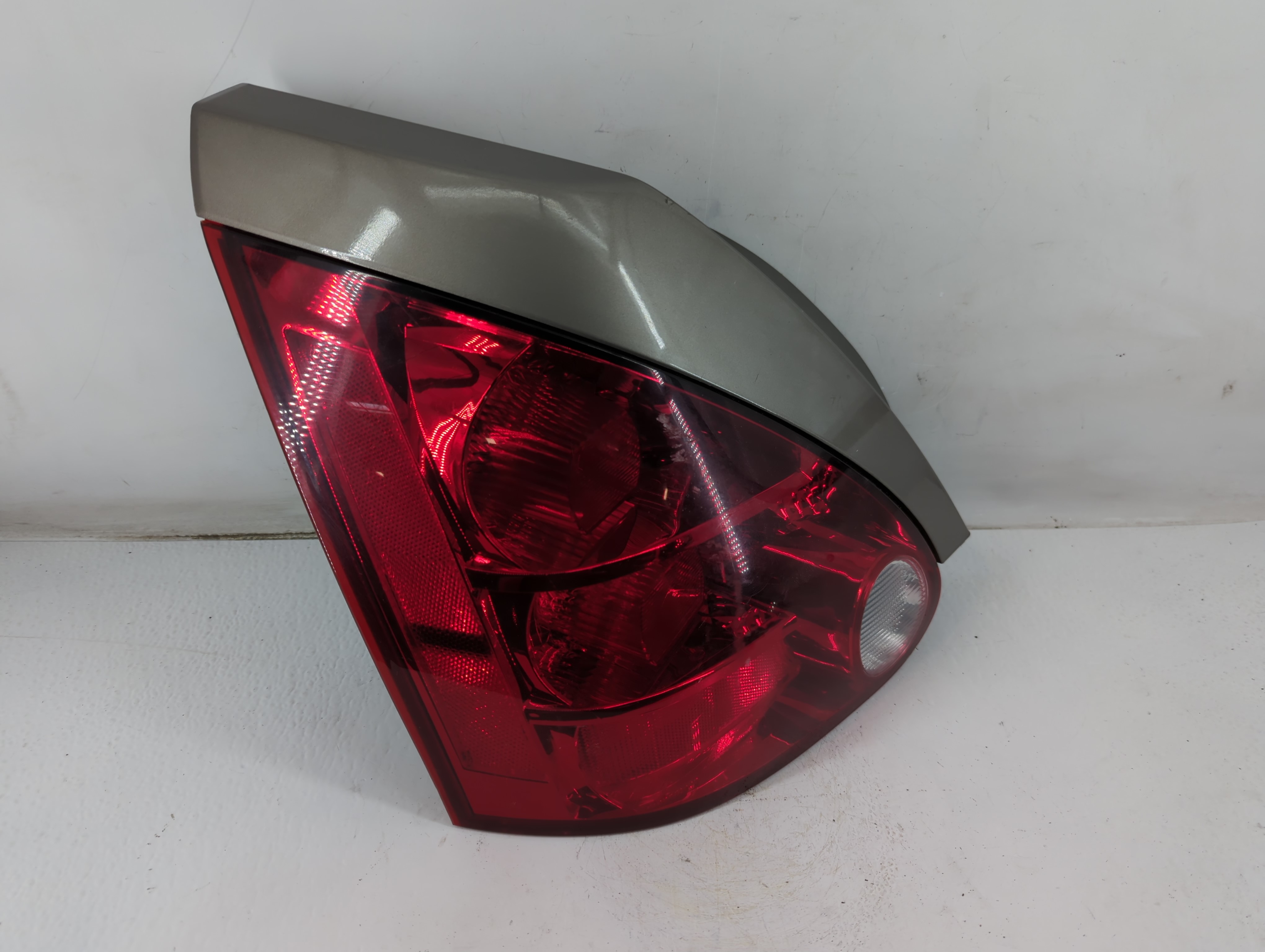 2004-2008 Nissan Maxima Driver Left Side Tail Light Taillight Oem 834861 - Oemusedautoparts1.com