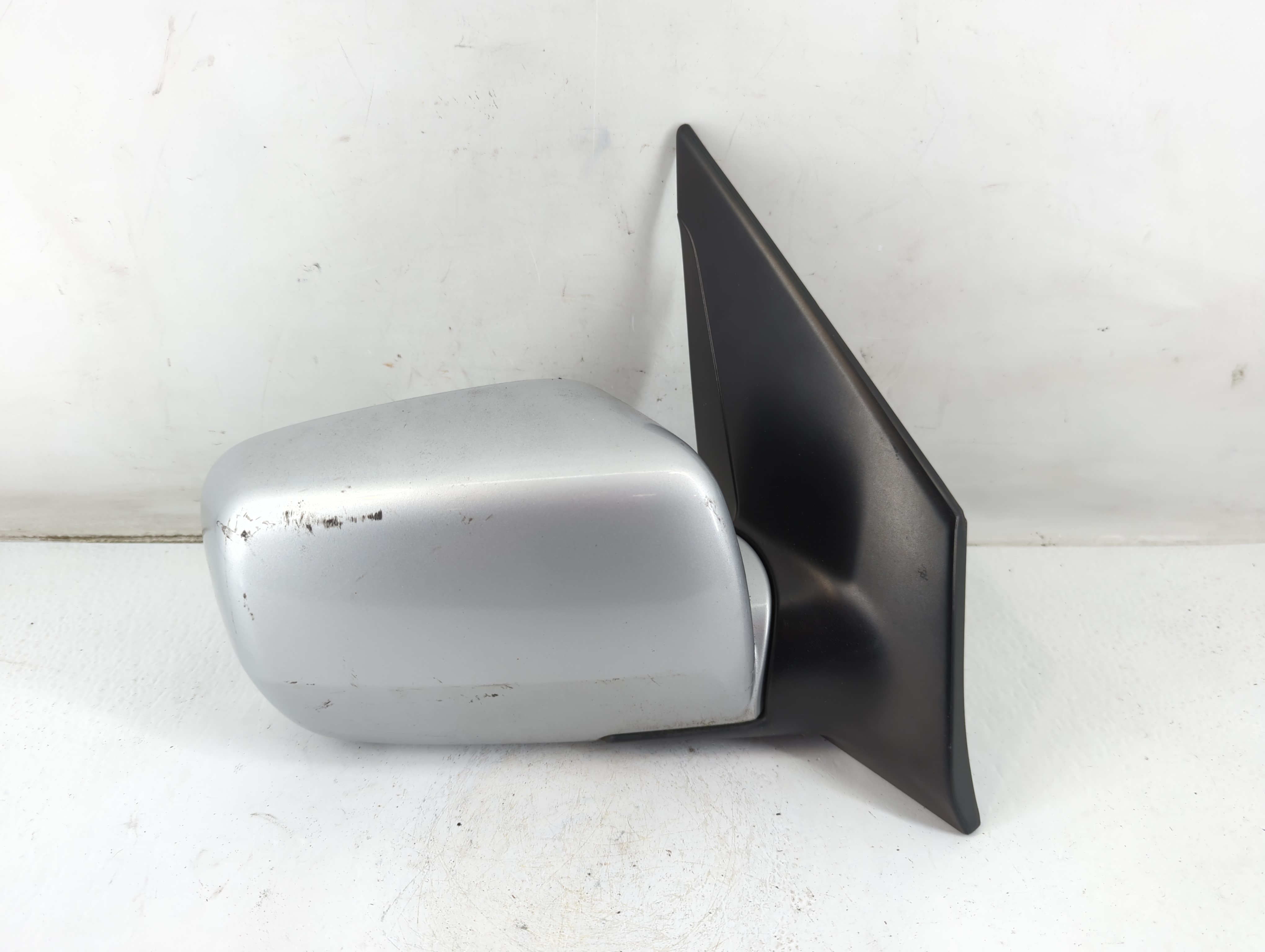 2003-2008 Honda Pilot Passenger Right Side View Manual Door Mirror Silver 834996 - Oemusedautoparts1.com