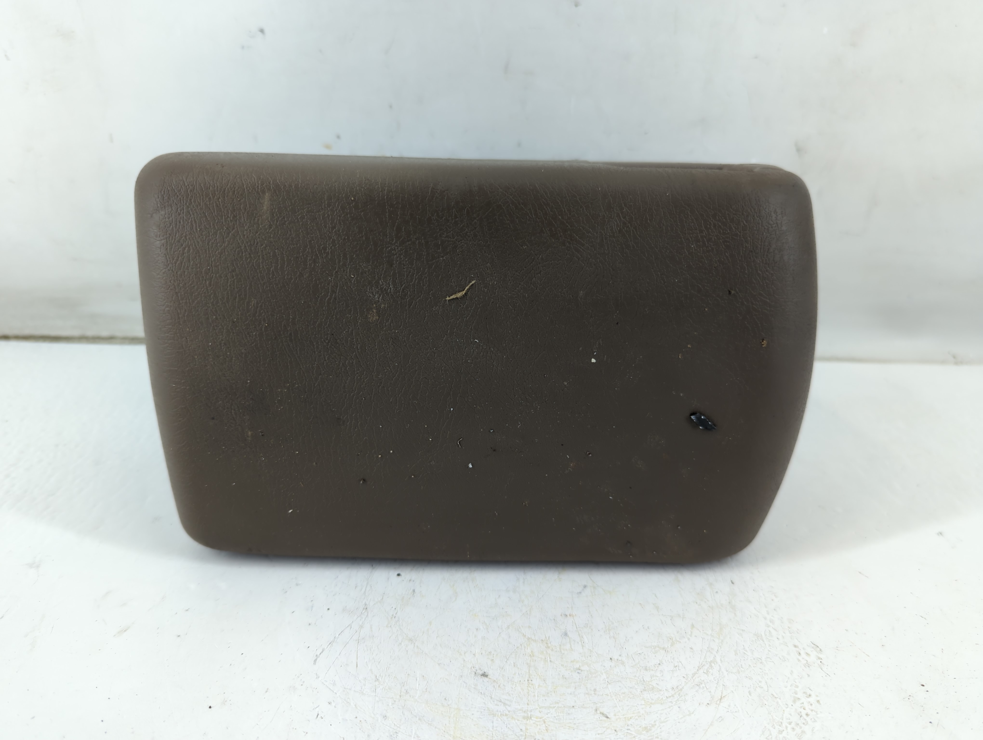 Picture of 2002-2004 Nissan Frontier Center Console Armrest Cover Lid 835224