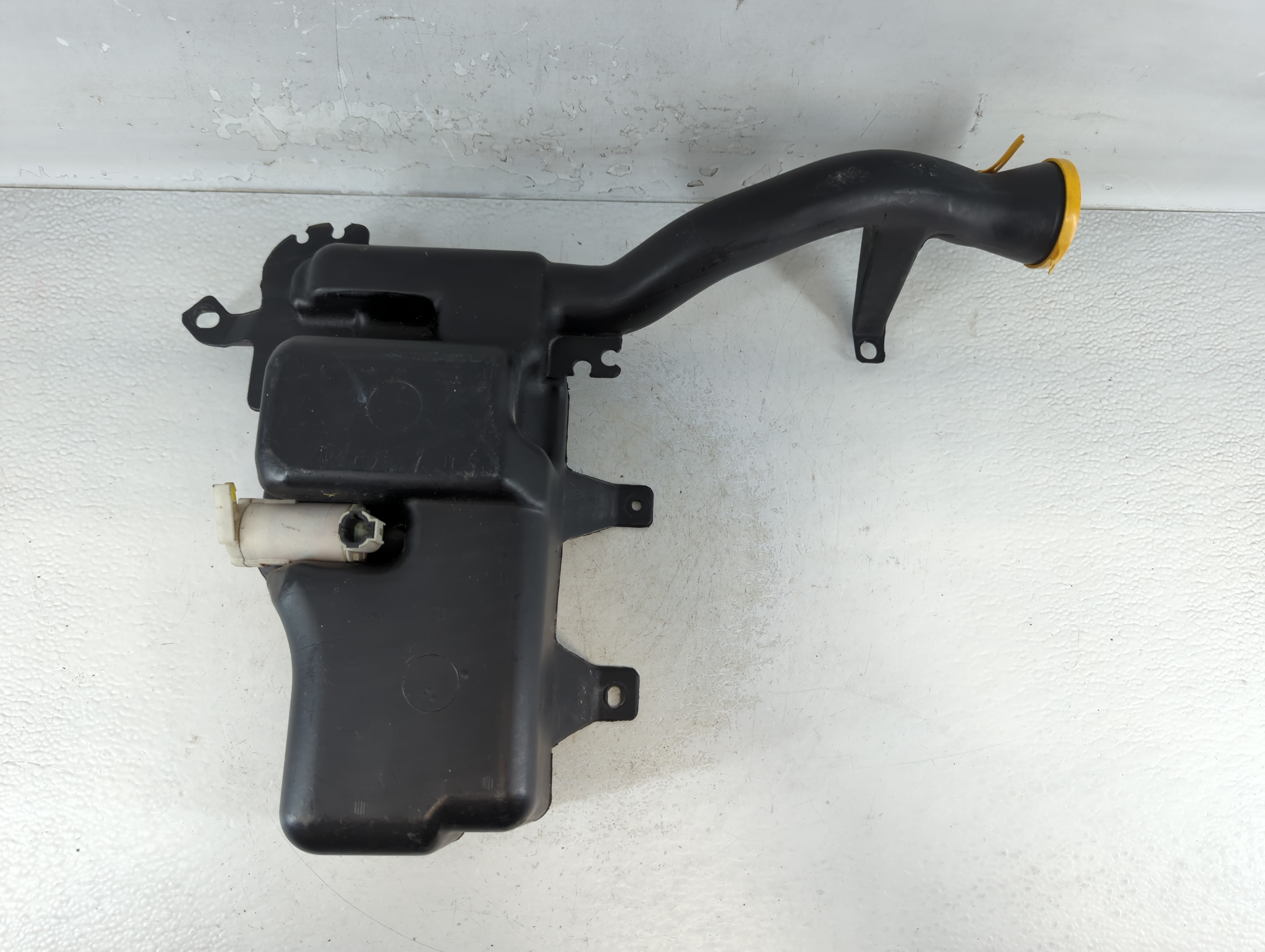 2002-2004 Nissan Frontier Windshield Washer Fluid Reservoir Bottle Oem 835241 - Oemusedautoparts1.com