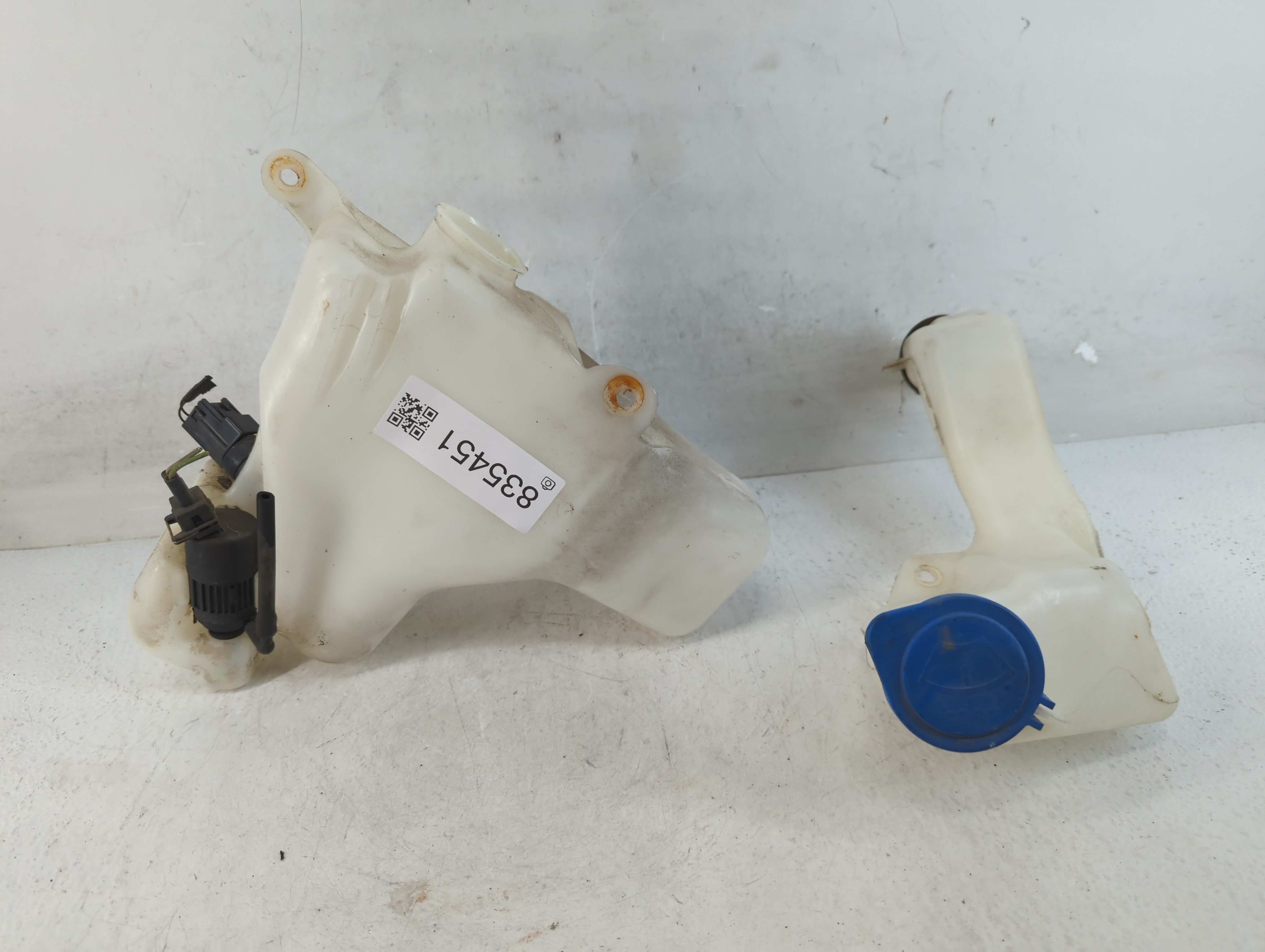 2004 Jaguar X-type Windshield Washer Fluid Reservoir Bottle Oem 835451 - Oemusedautoparts1.com