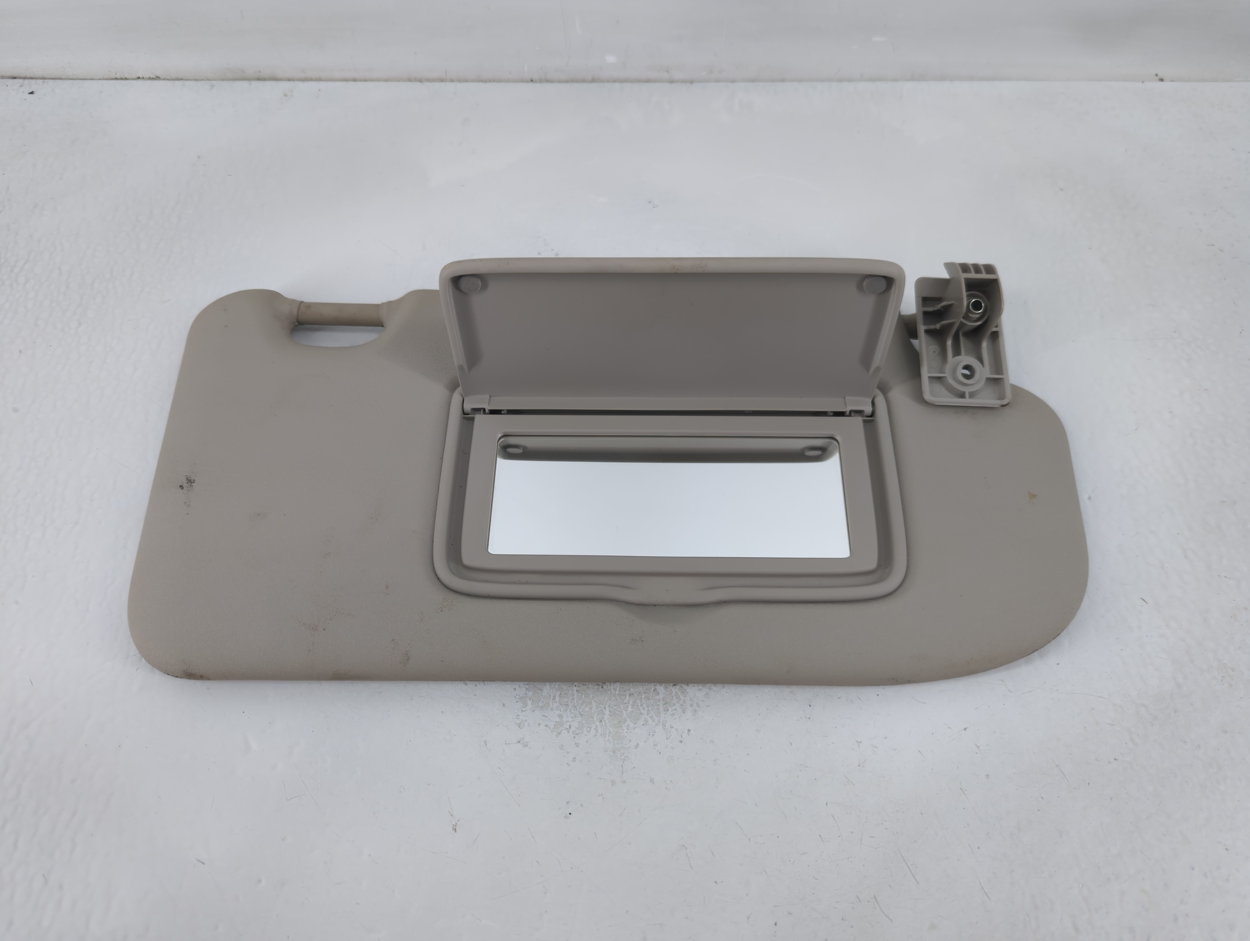 Picture of 2017-2018 Nissan Rogue Sport Passenger Sun Visor Mirror Right Sunvisor 835754