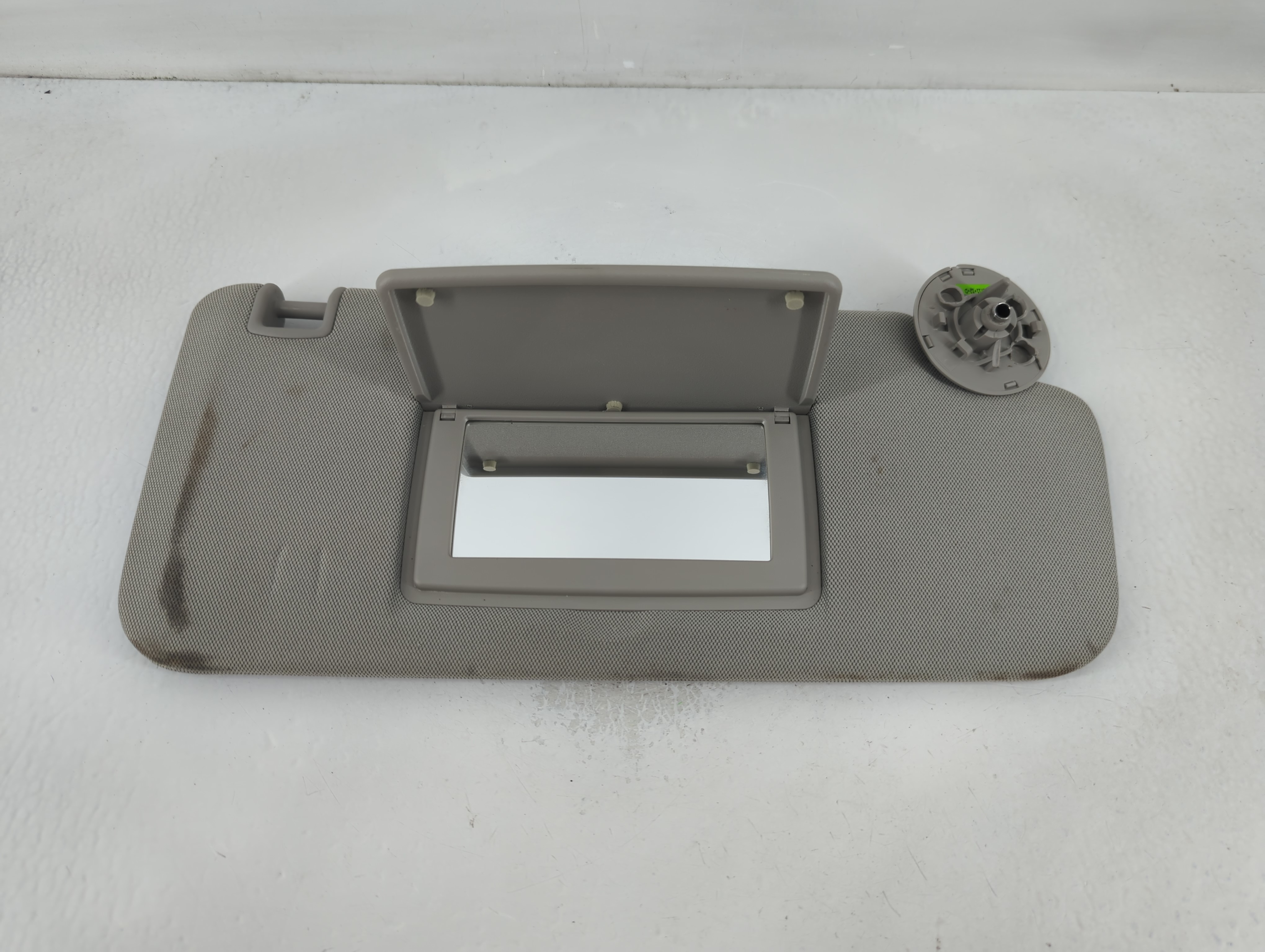 2015-2016 Chevrolet Trax Passenger Sun Visor Mirror Right Sunvisor Grey 835852 - Oemusedautoparts1.com