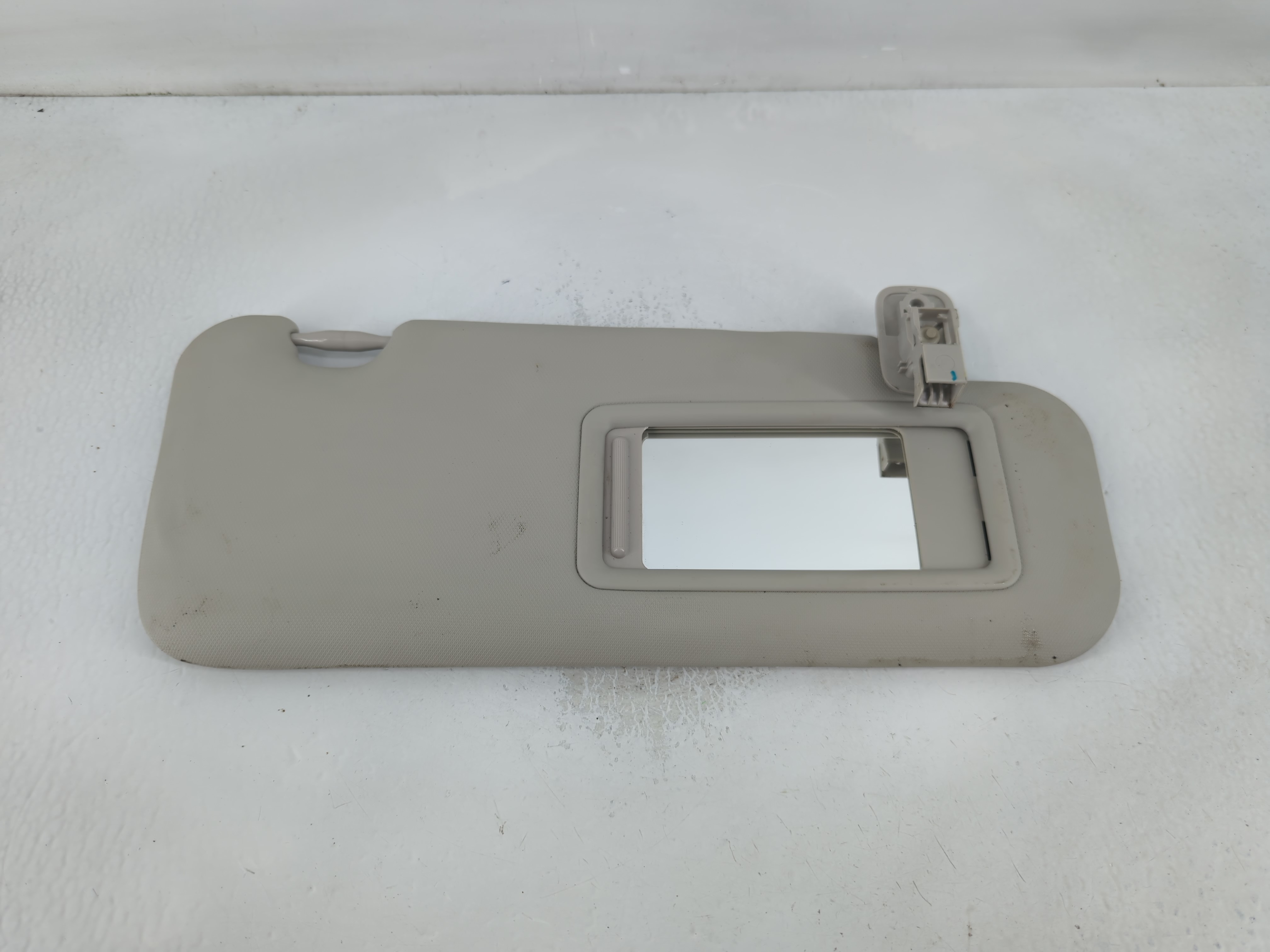 2014-2018 Mazda 3 Passenger Sun Visor Mirror Right Sunvisor Grey 836145 - Oemusedautoparts1.com