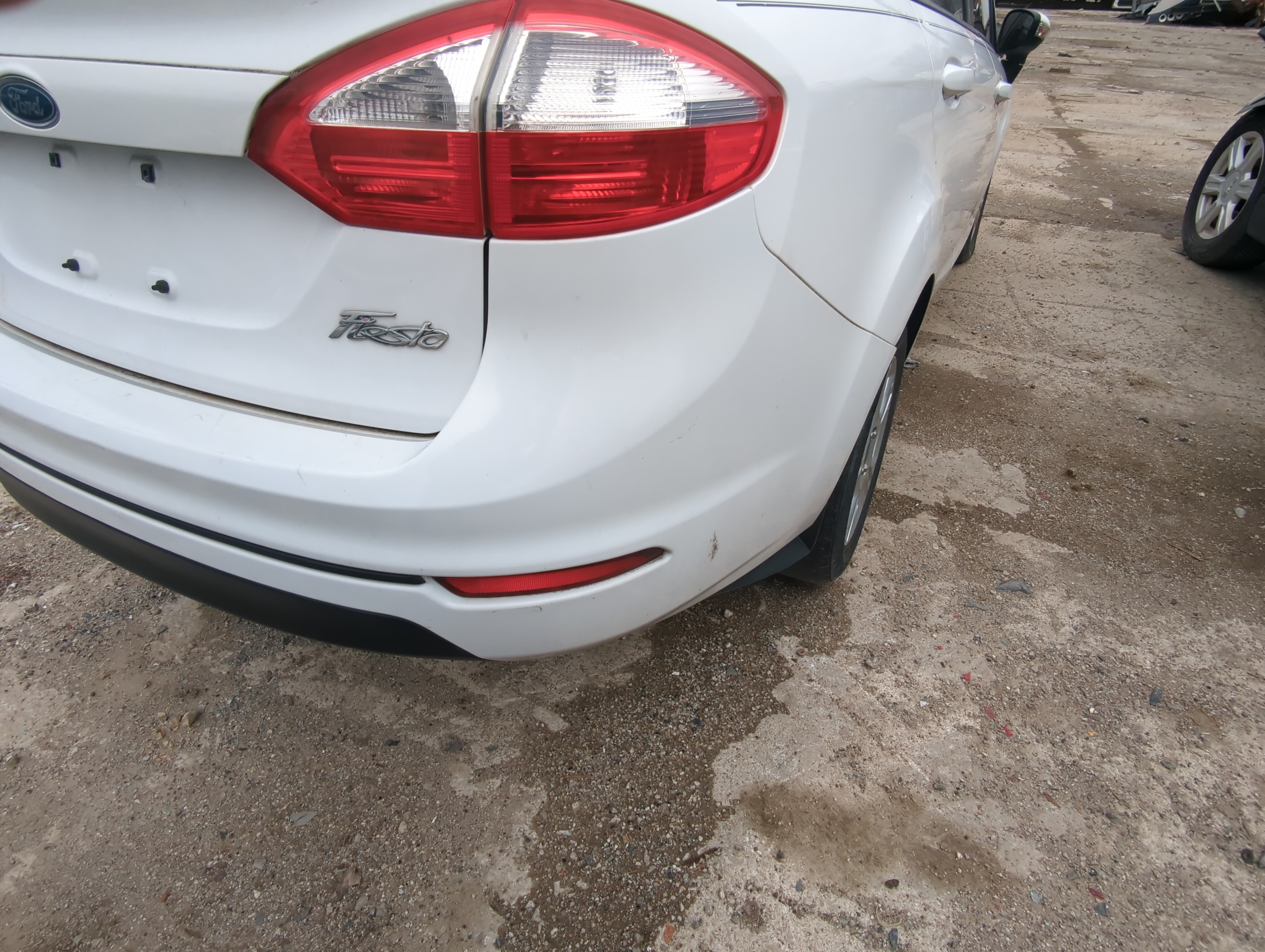 Picture of 2014-2019 Ford Fiesta Rear Bumper Assembly Oem 836205