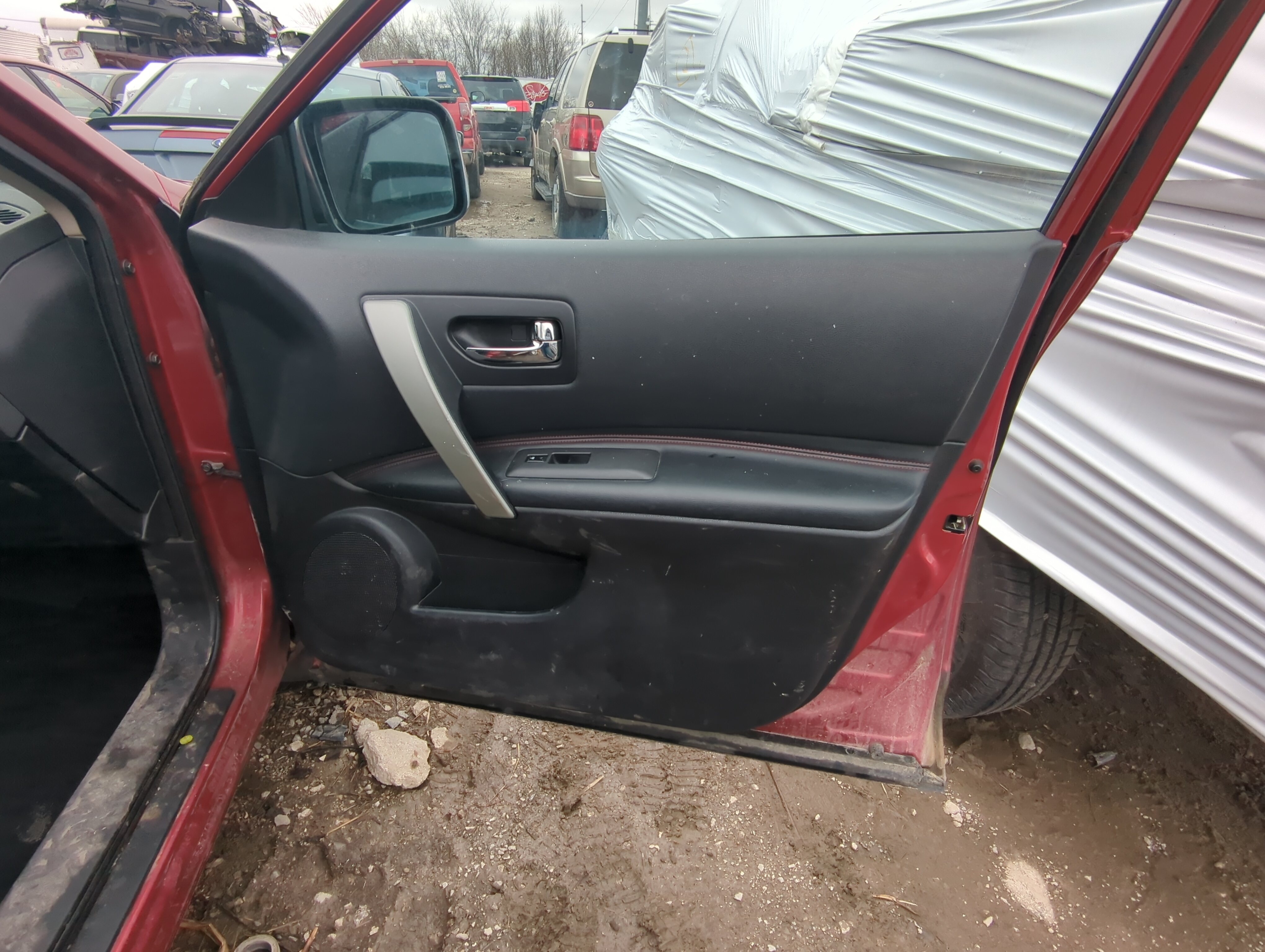 2013 Nissan Rogue Front Right Passenger Interior Door Panel Trim 836743 - Oemusedautoparts1.com