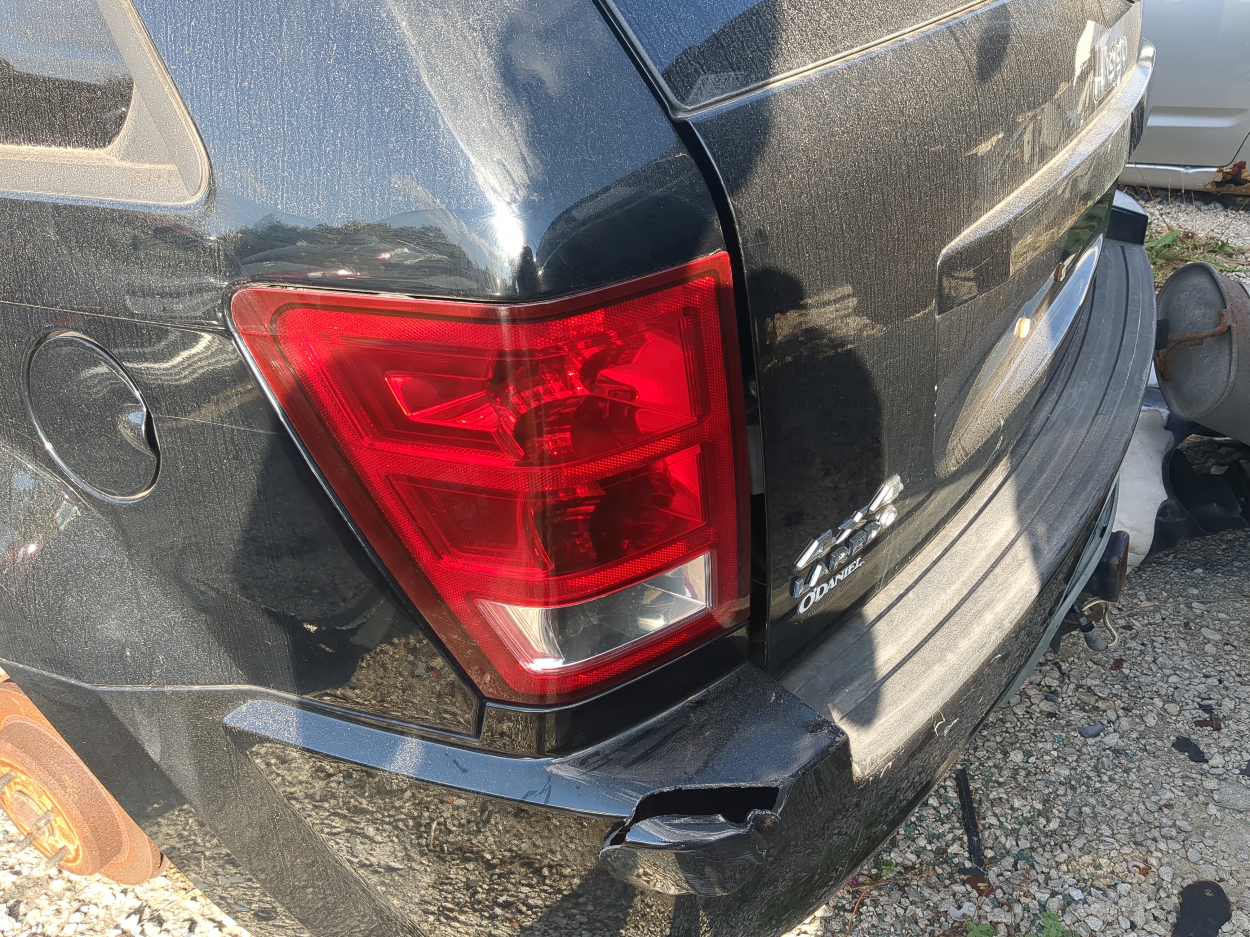 2005-2006 Jeep Grand Cherokee Driver Left Side Tail Light Taillight Oem 836846 - Oemusedautoparts1.com