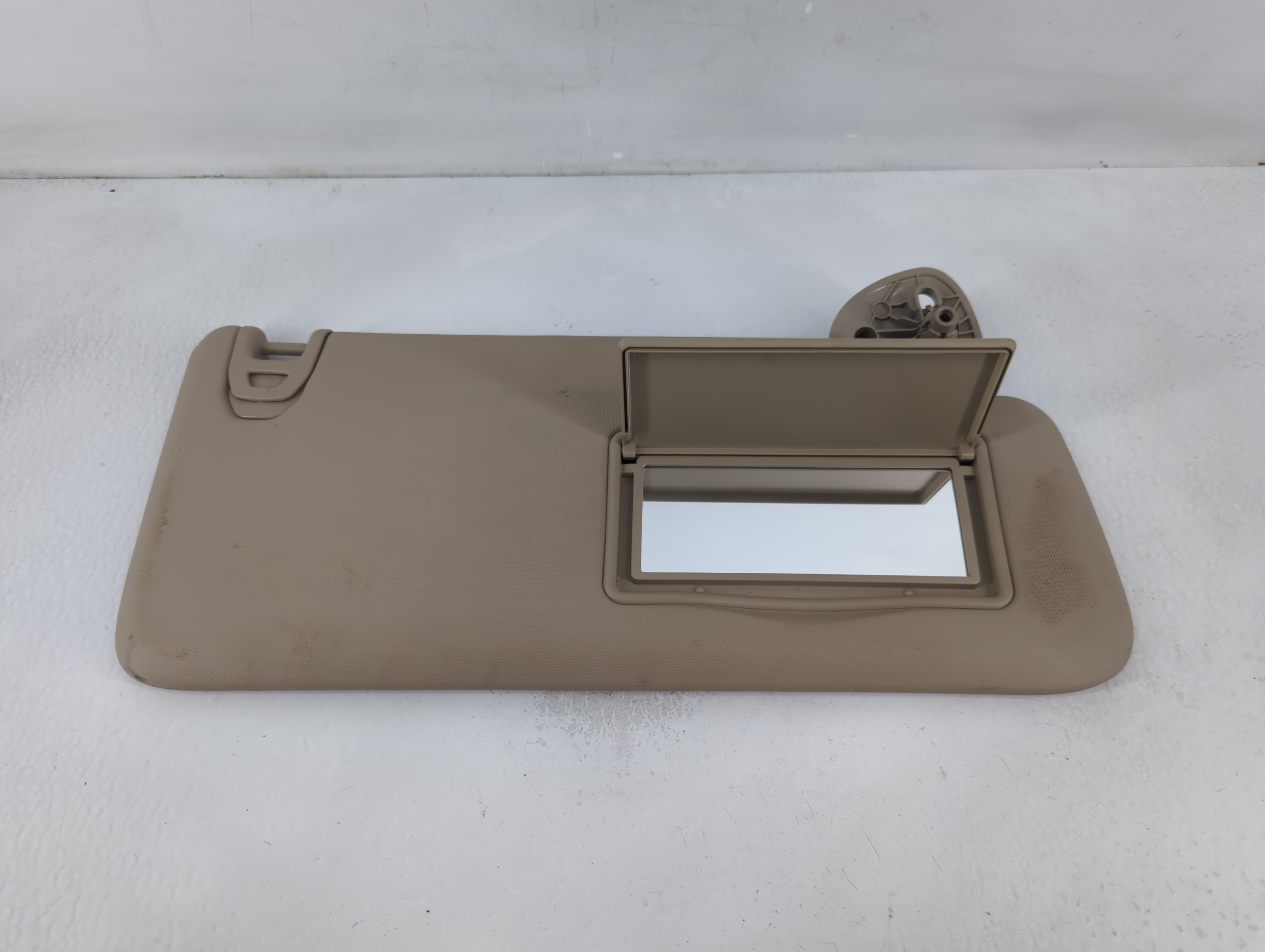 Dodge Ram 3500 Passenger Sun Visor Mirror Right Sunvisor Beige 837249 - Oemusedautoparts1.com