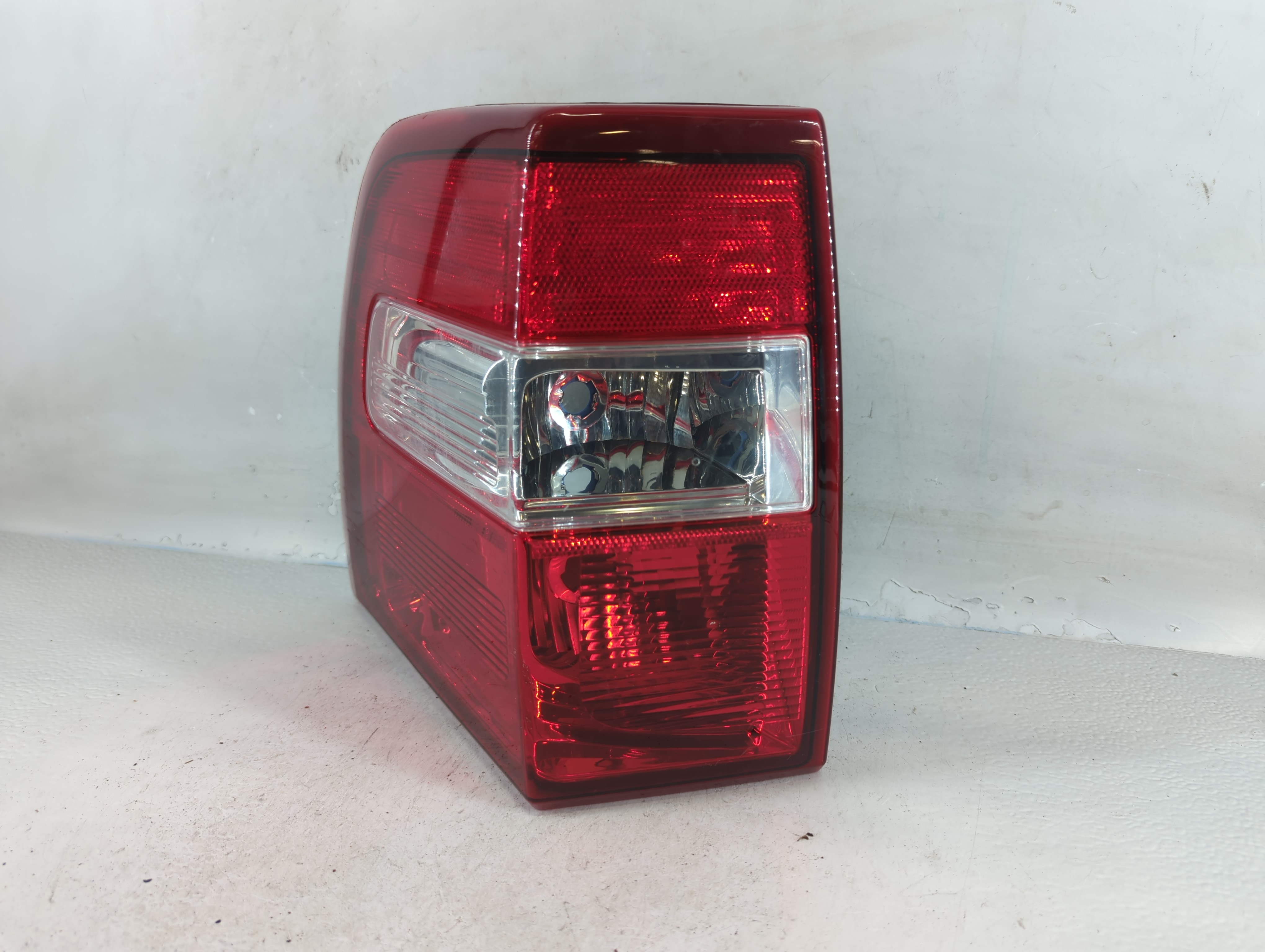 Picture of 2007-2017 Ford Expedition Driver Left Side Tail Light Taillight Oem 837278